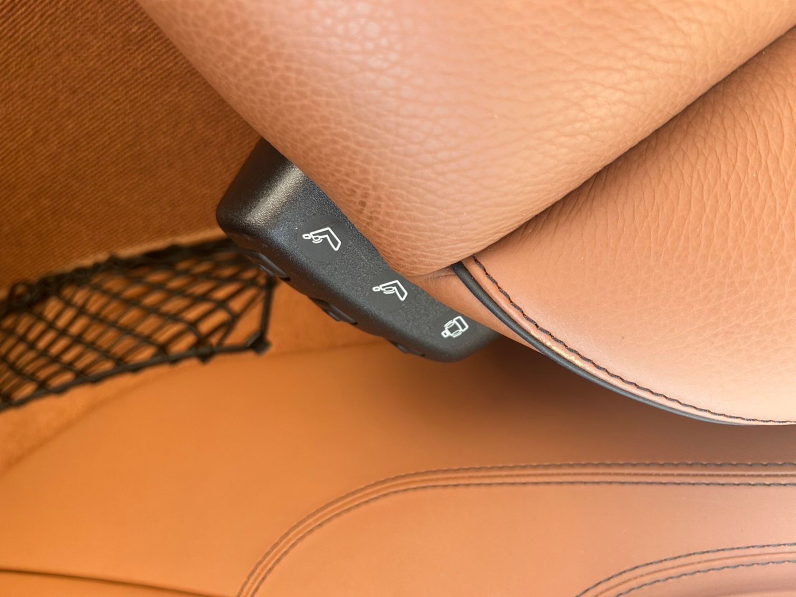 2010 Mercedes Benz SLS AMG — Photo 10 / 13