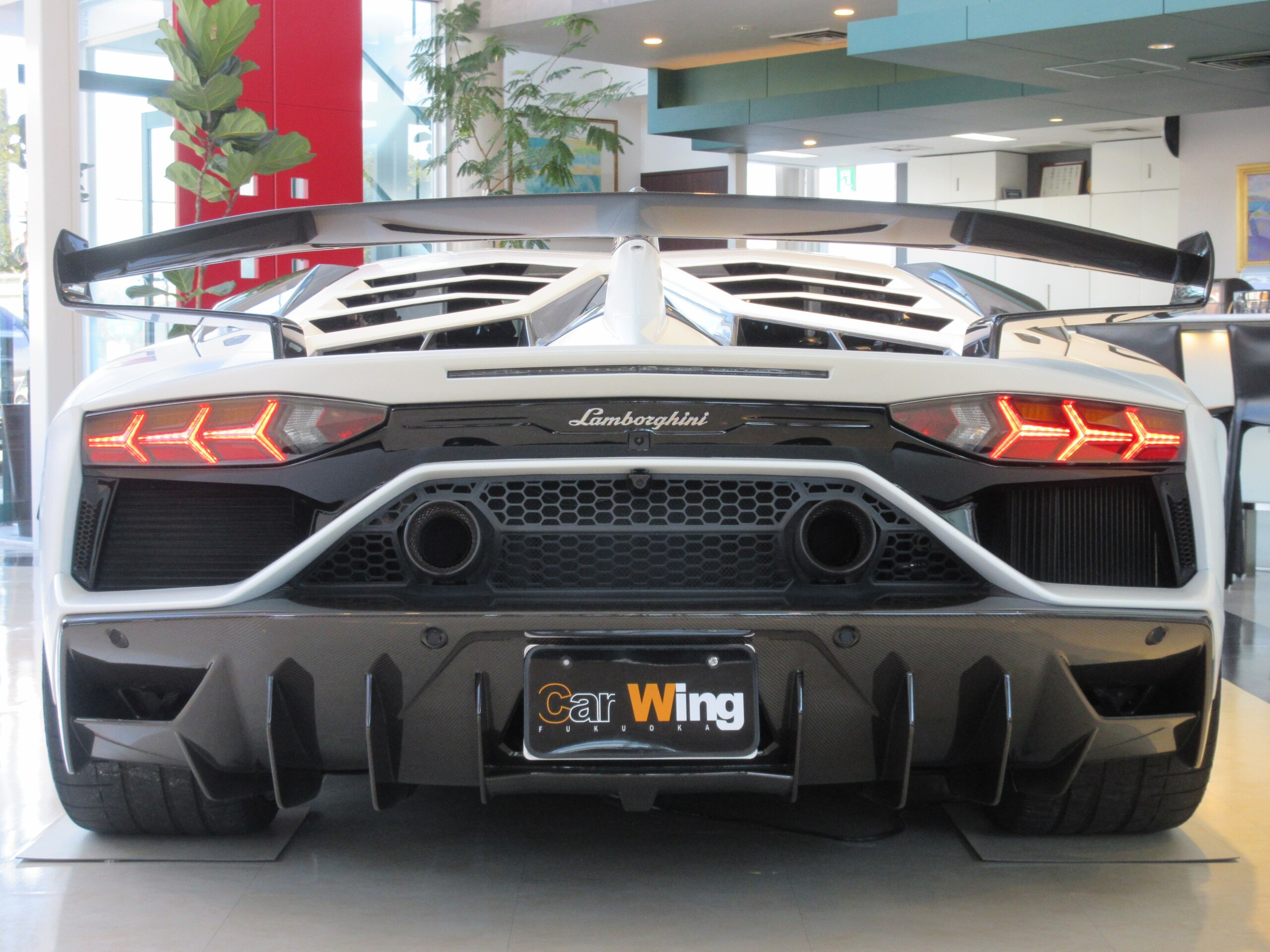 2019 Lamborghini Aventador SVJ — Photo 6 / 16
