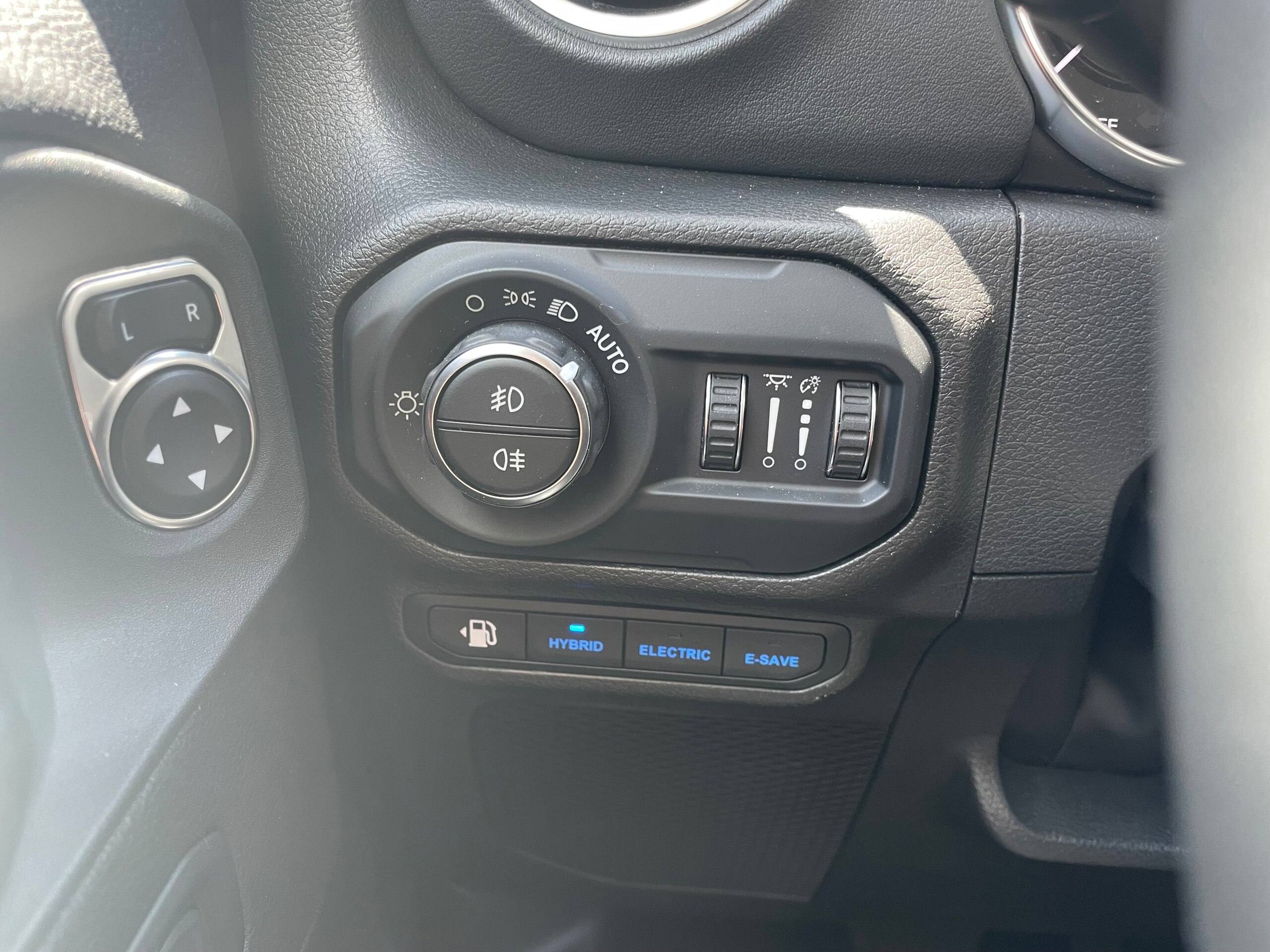 2023 Other Jeep Wrangler Unlimited Rubicon 4xe — Photo 29 / 40