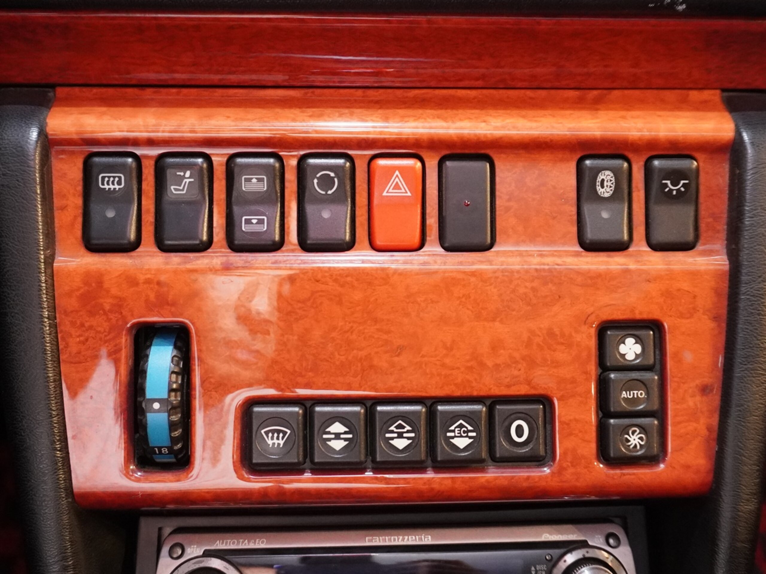 1994 Mercedes Benz E500 Limited — Photo 9 / 18