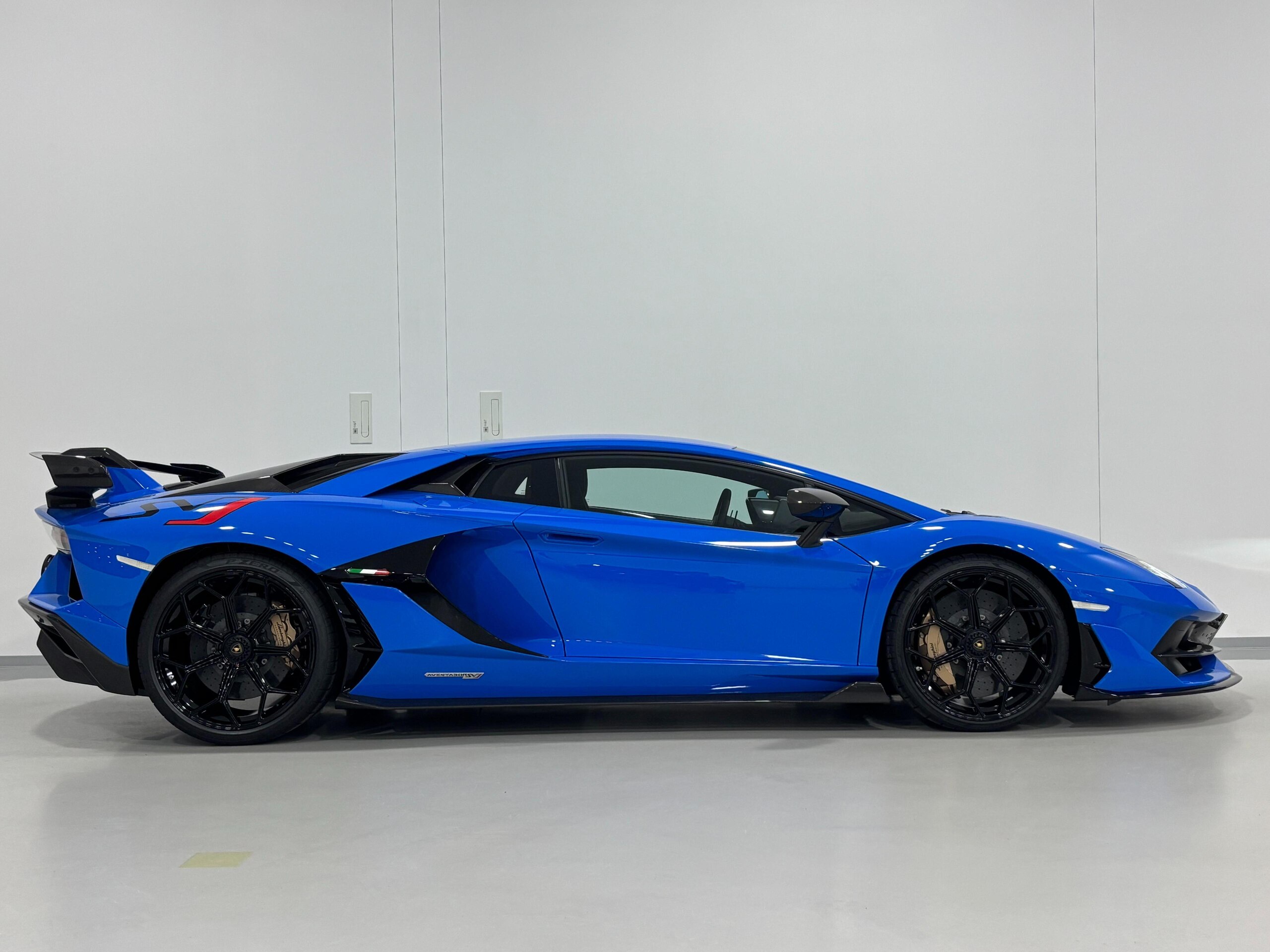 2019 Lamborghini Aventador SVJ — Photo 7 / 21