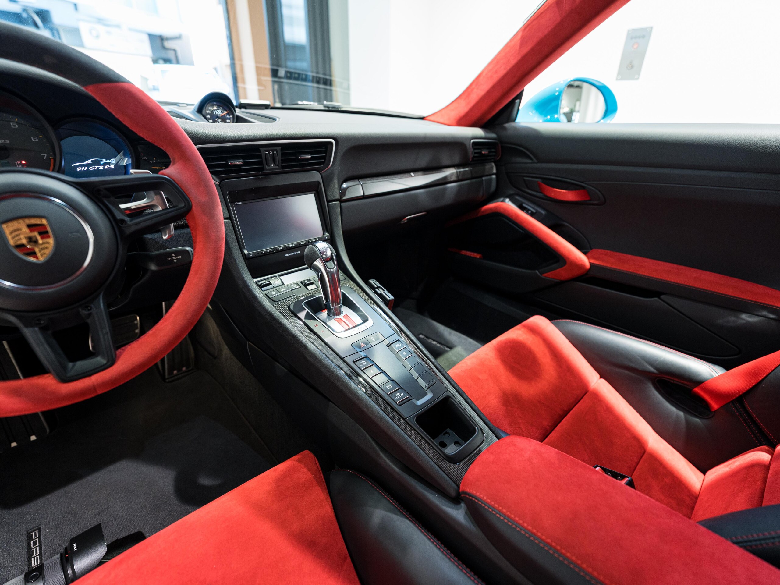 2019 Porsche 911 GT2 RS — Photo 11 / 20