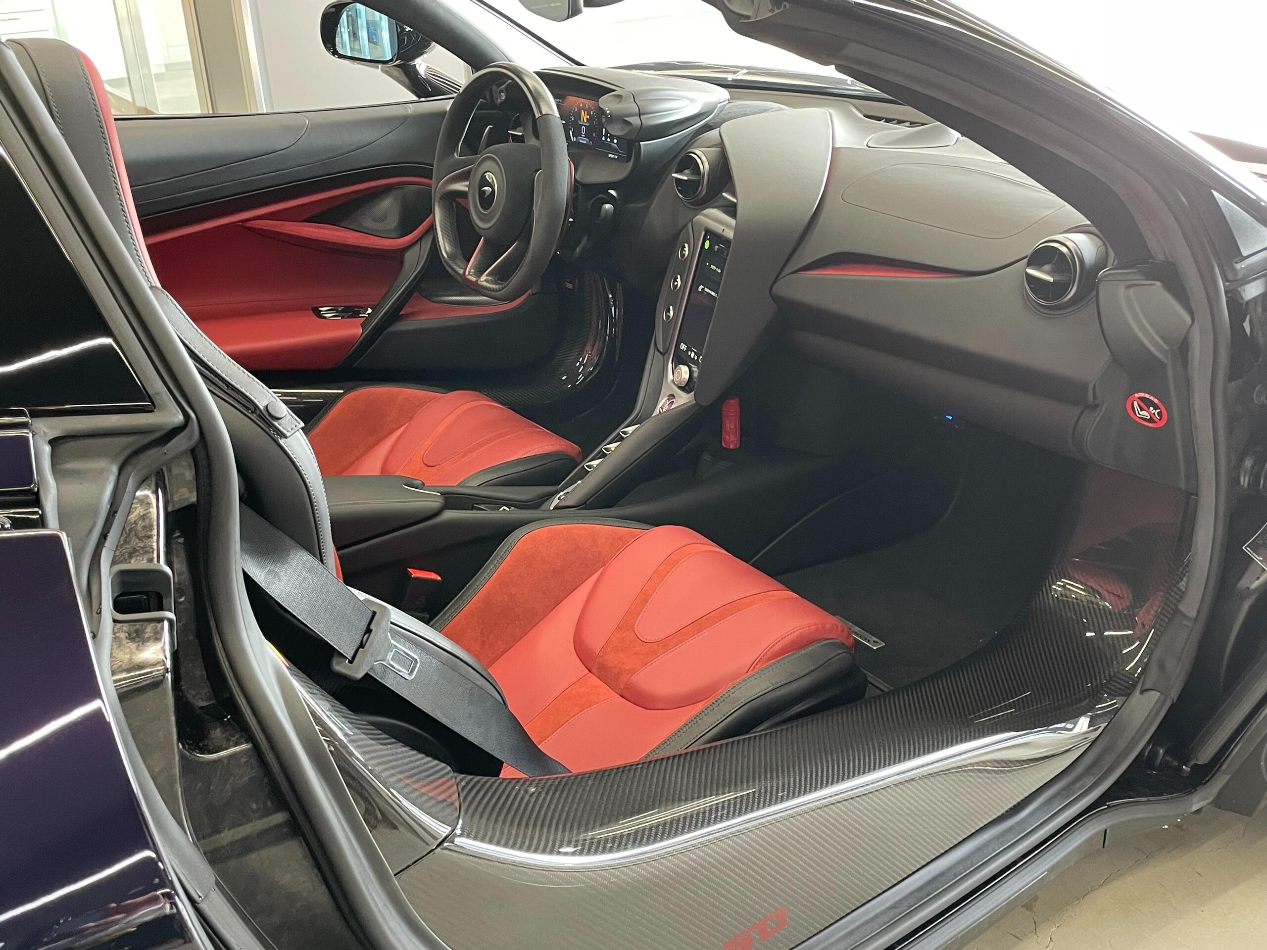 2024 McLaren 750S Spider — Photo 16 / 18