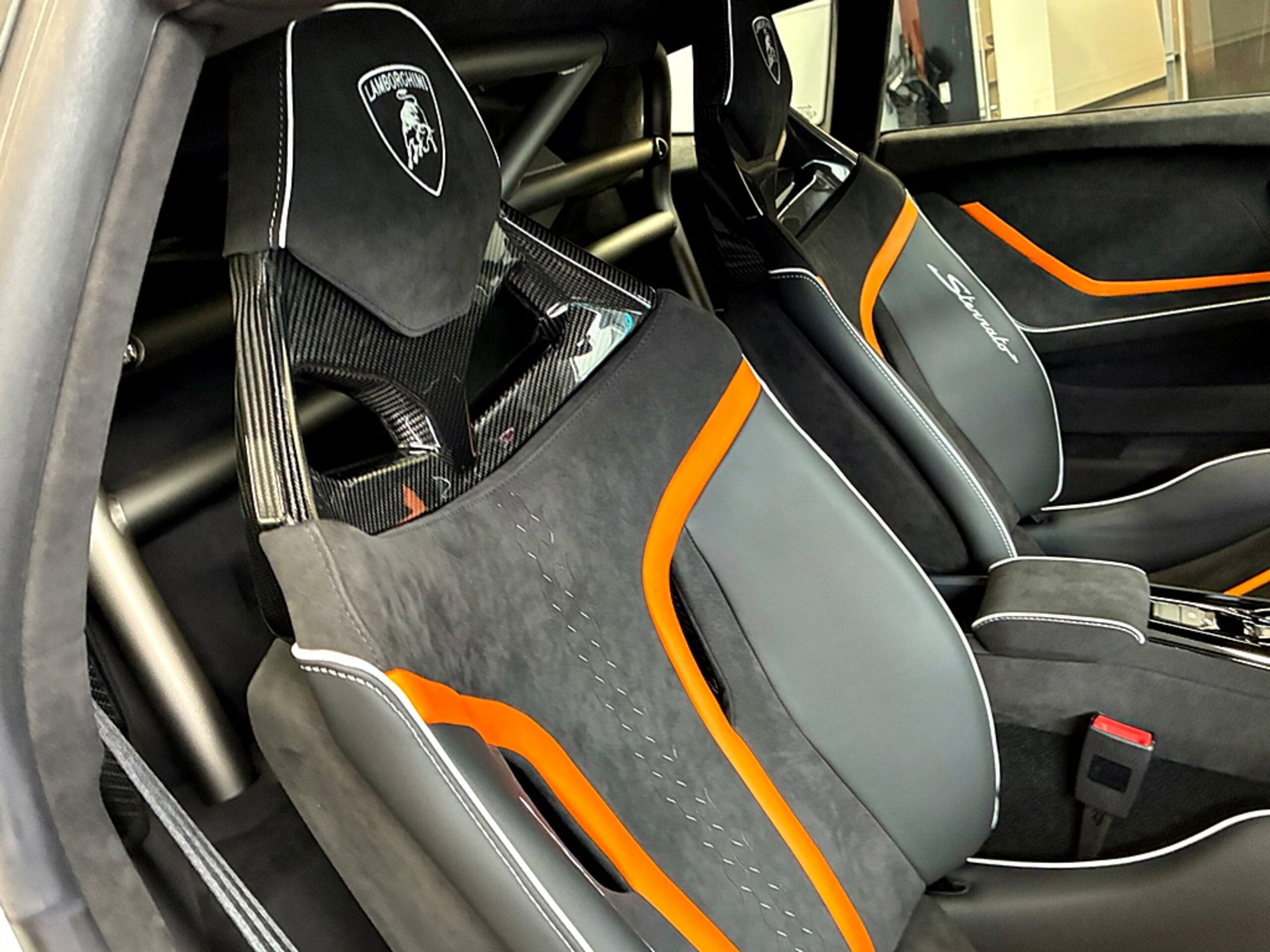 2024 Lamborghini Huracán Sterrato — Photo 13 / 16
