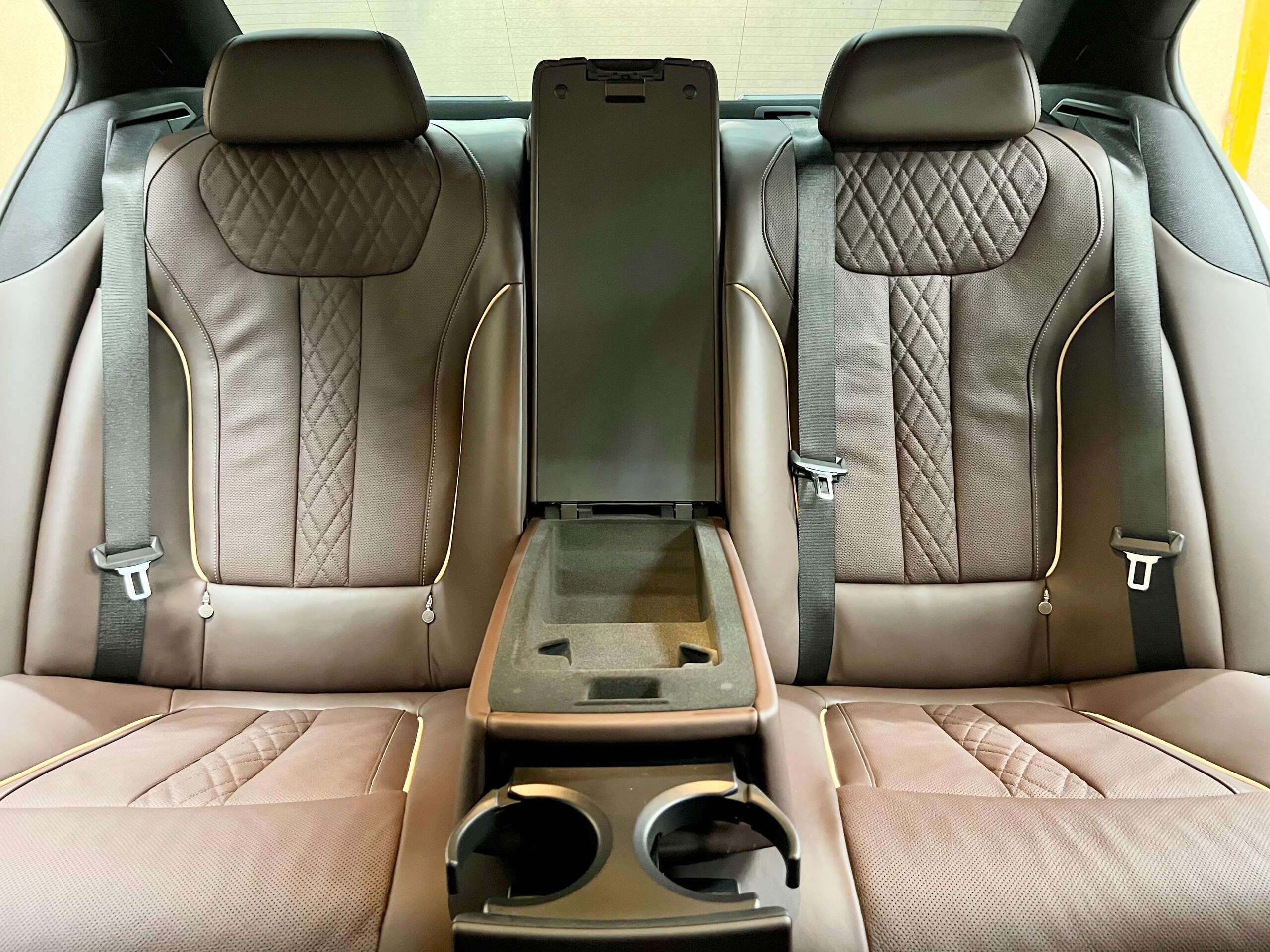 2020 BMW 750i xDrive M Sport — Photo 18 / 19