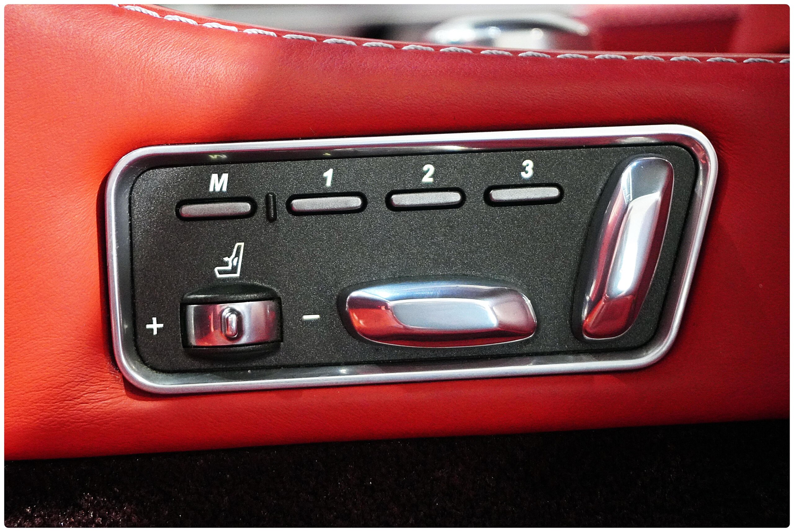 2013 Aston Martin Rapide — Photo 13 / 22