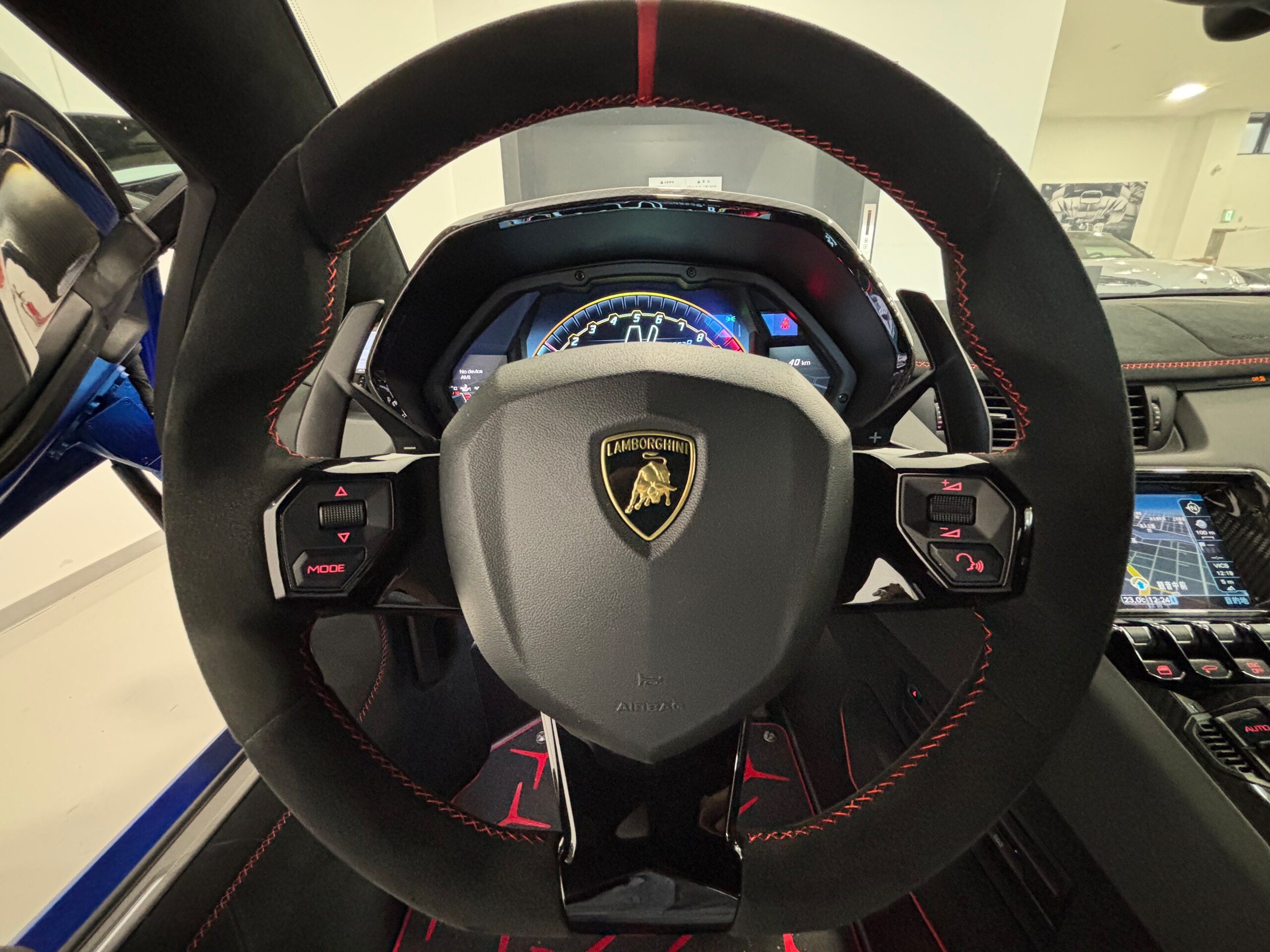 2020 Lamborghini Aventador SVJ Roadster — Photo 7 / 40