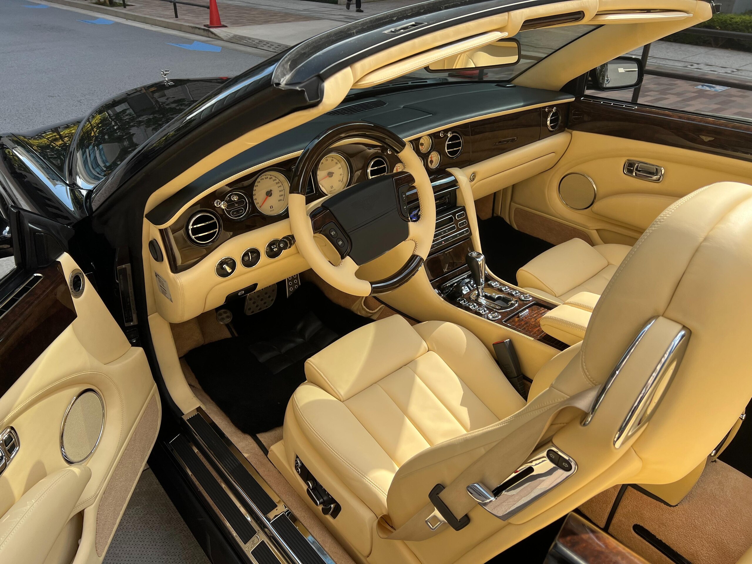 2007 Bentley Azure — Photo 8 / 13