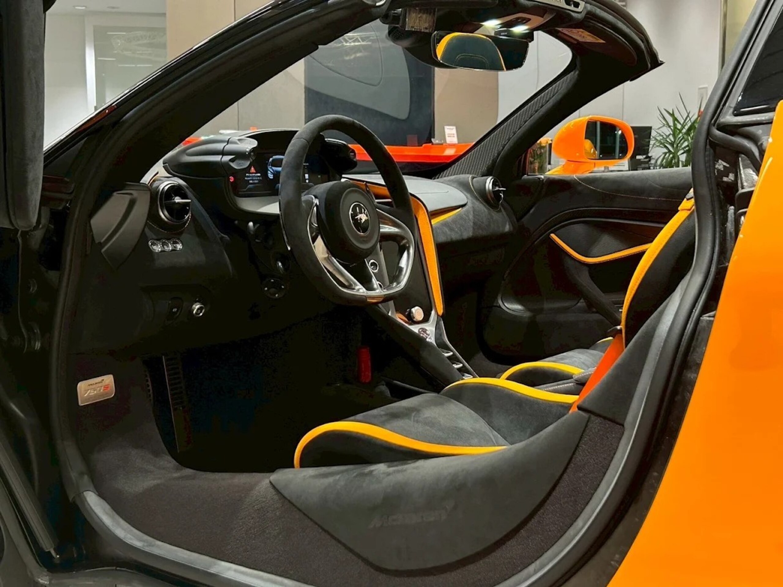 2024 McLaren 750S Spider — Photo 6 / 15