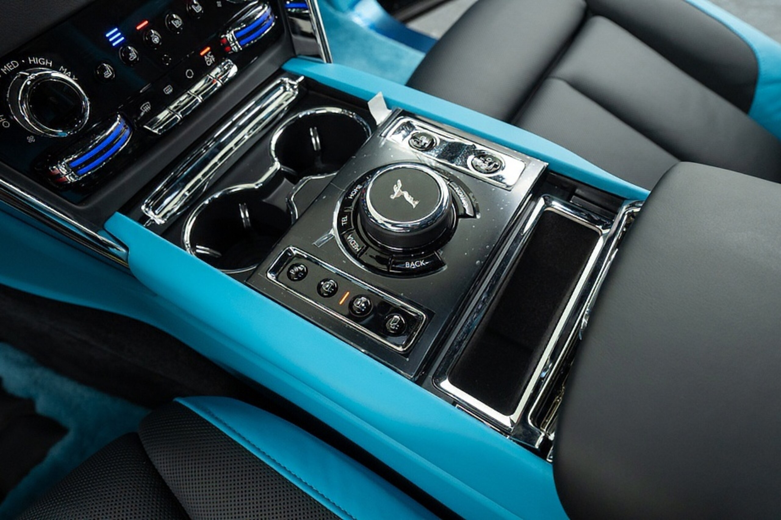 2025 Rolls-Royce Cullinan — Photo 16 / 29