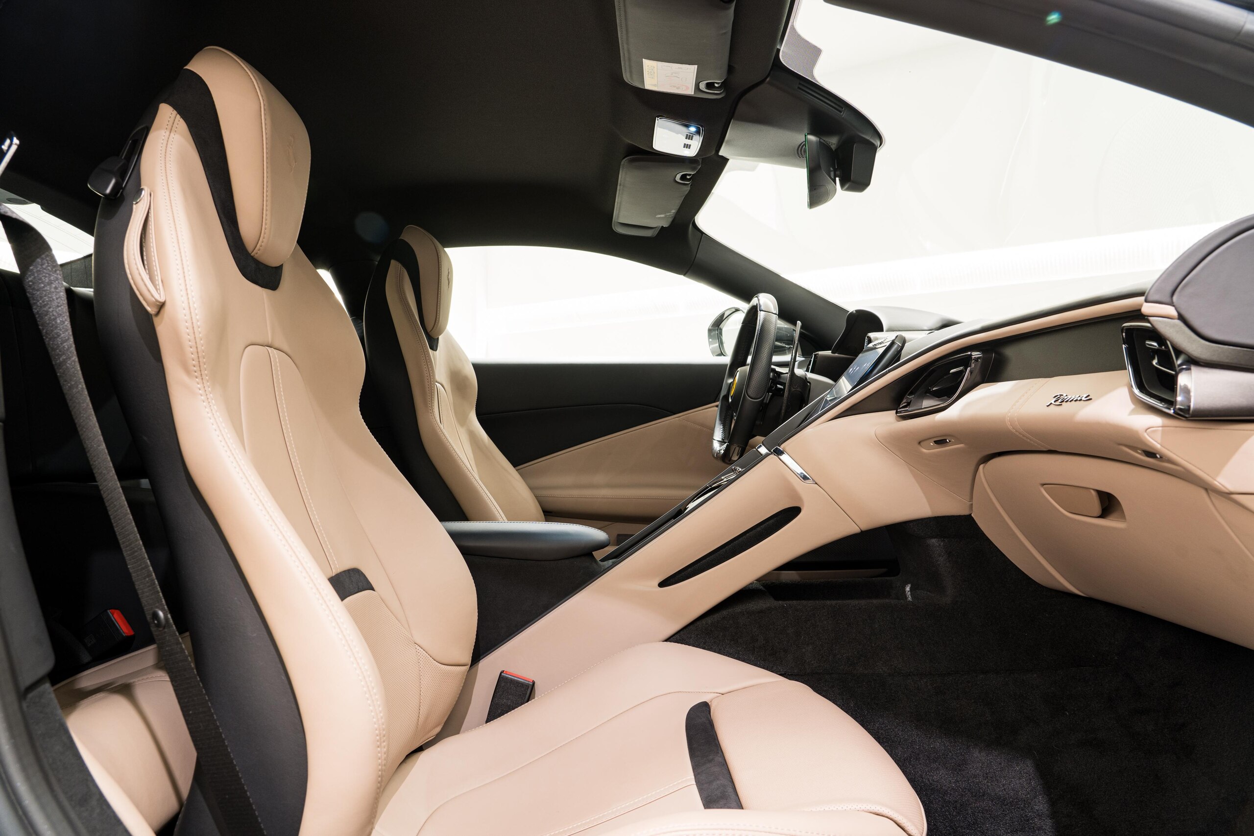 2021 Ferrari Roma — Photo 18 / 22
