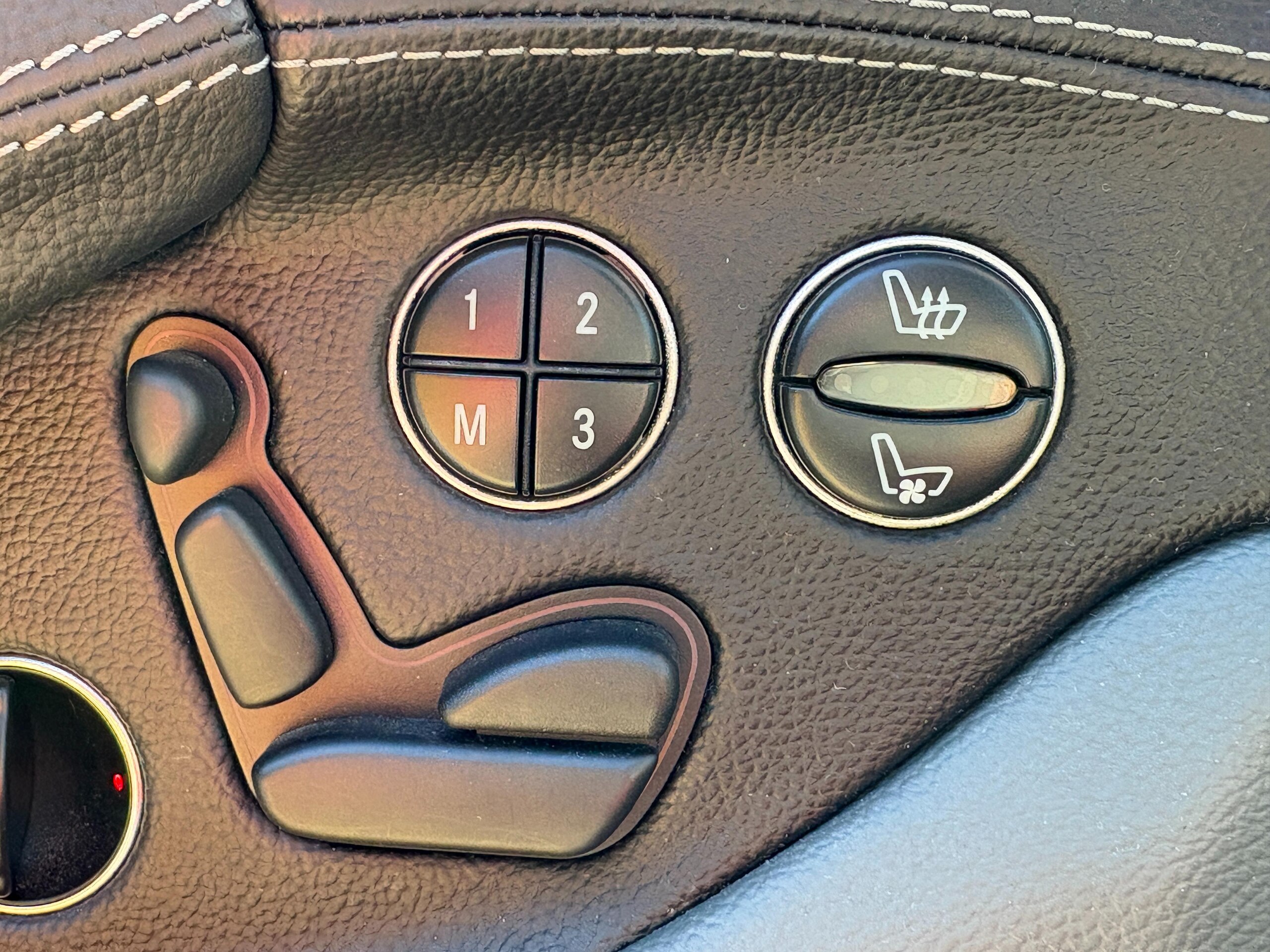 2004 Mercedes Benz SL55 AMG — Photo 12 / 19