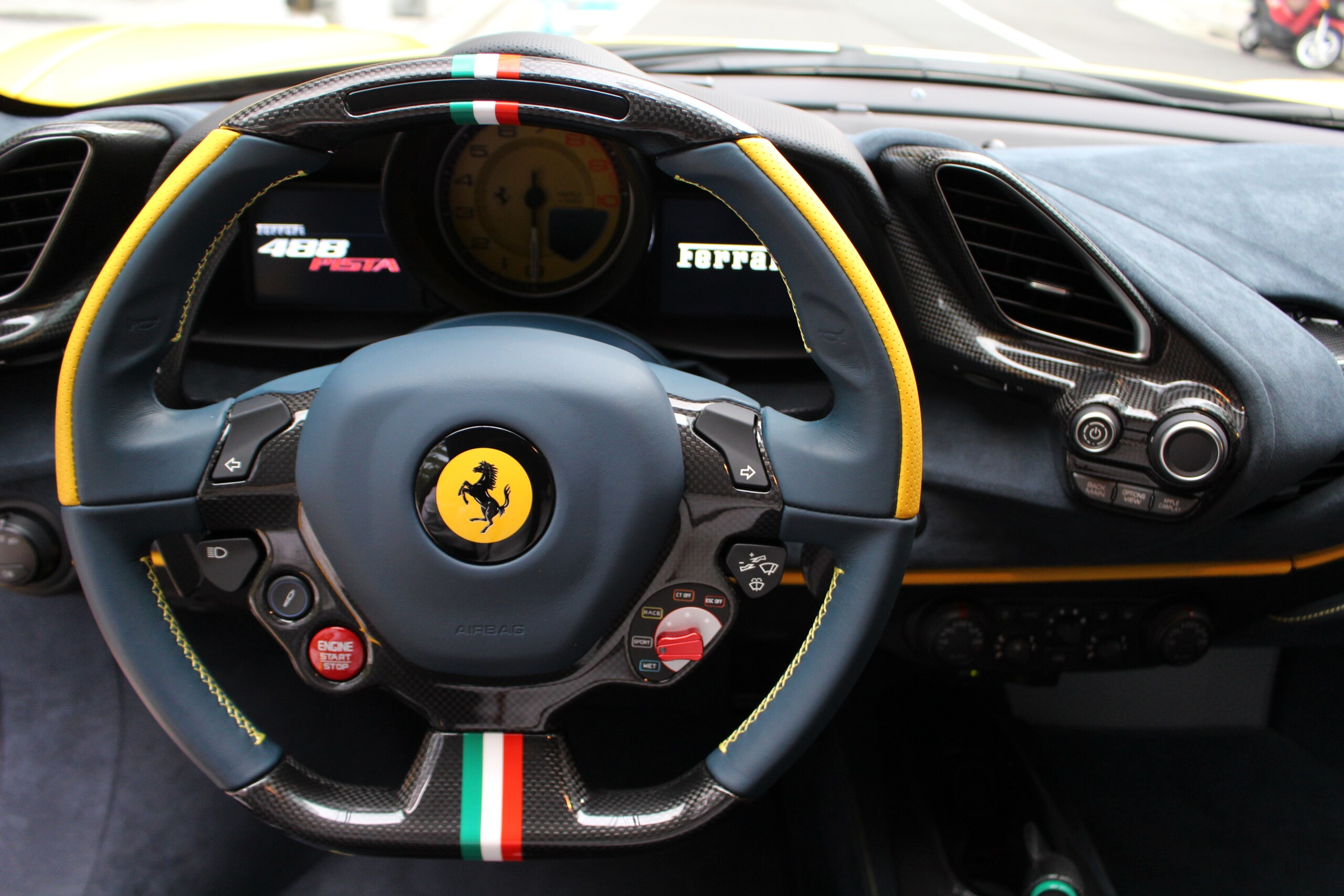 2020 Ferrari 488 Pista — Photo 11 / 17