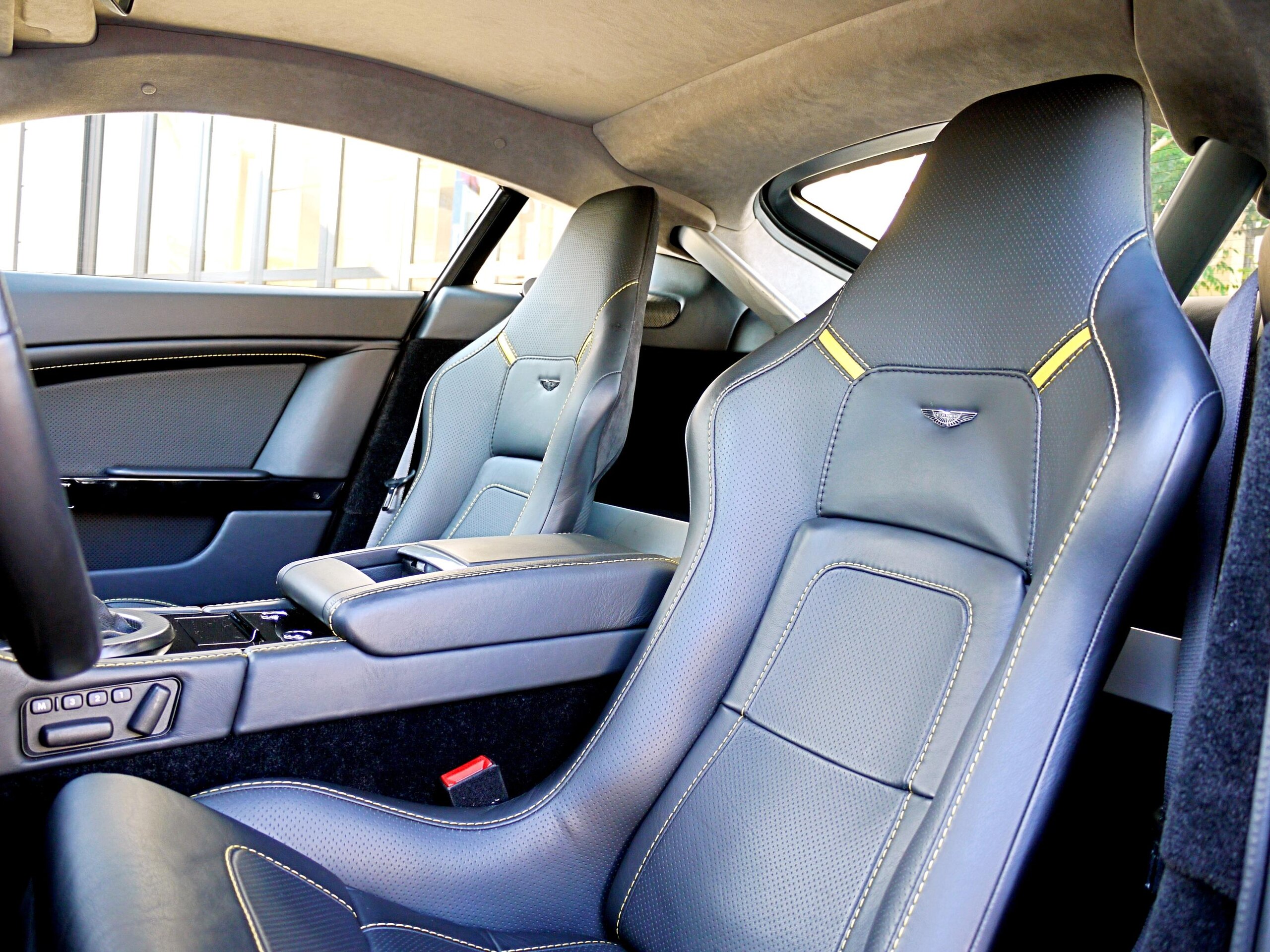 2016 Aston Martin V8 Vantage N430 — Photo 9 / 14