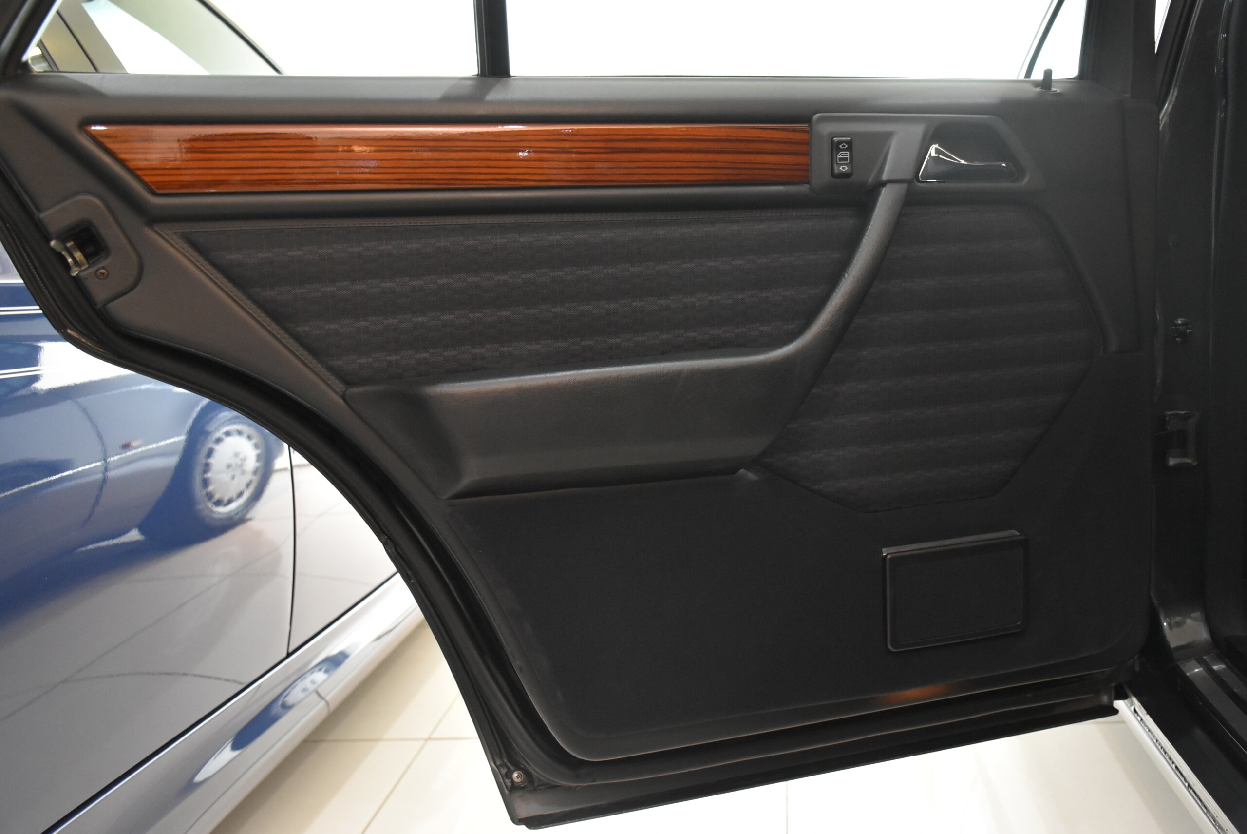 1992 Mercedes Benz 300E-24 — Photo 14 / 19