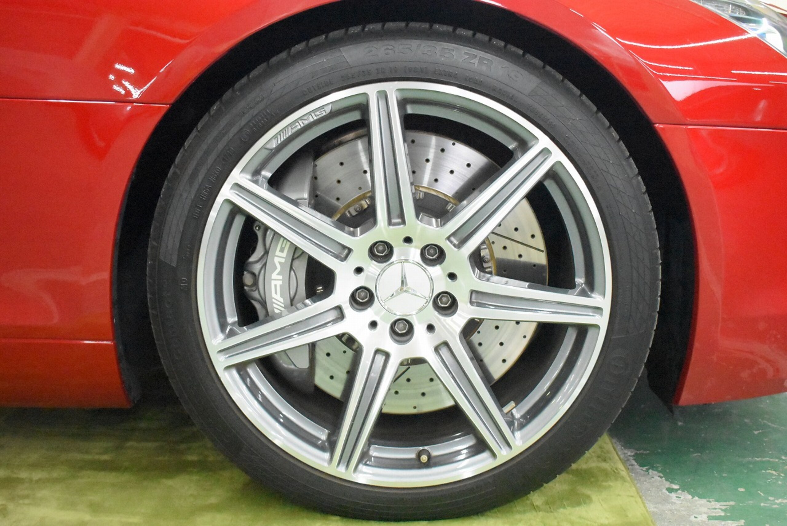 2010 Mercedes Benz SLS AMG — Photo 10 / 26