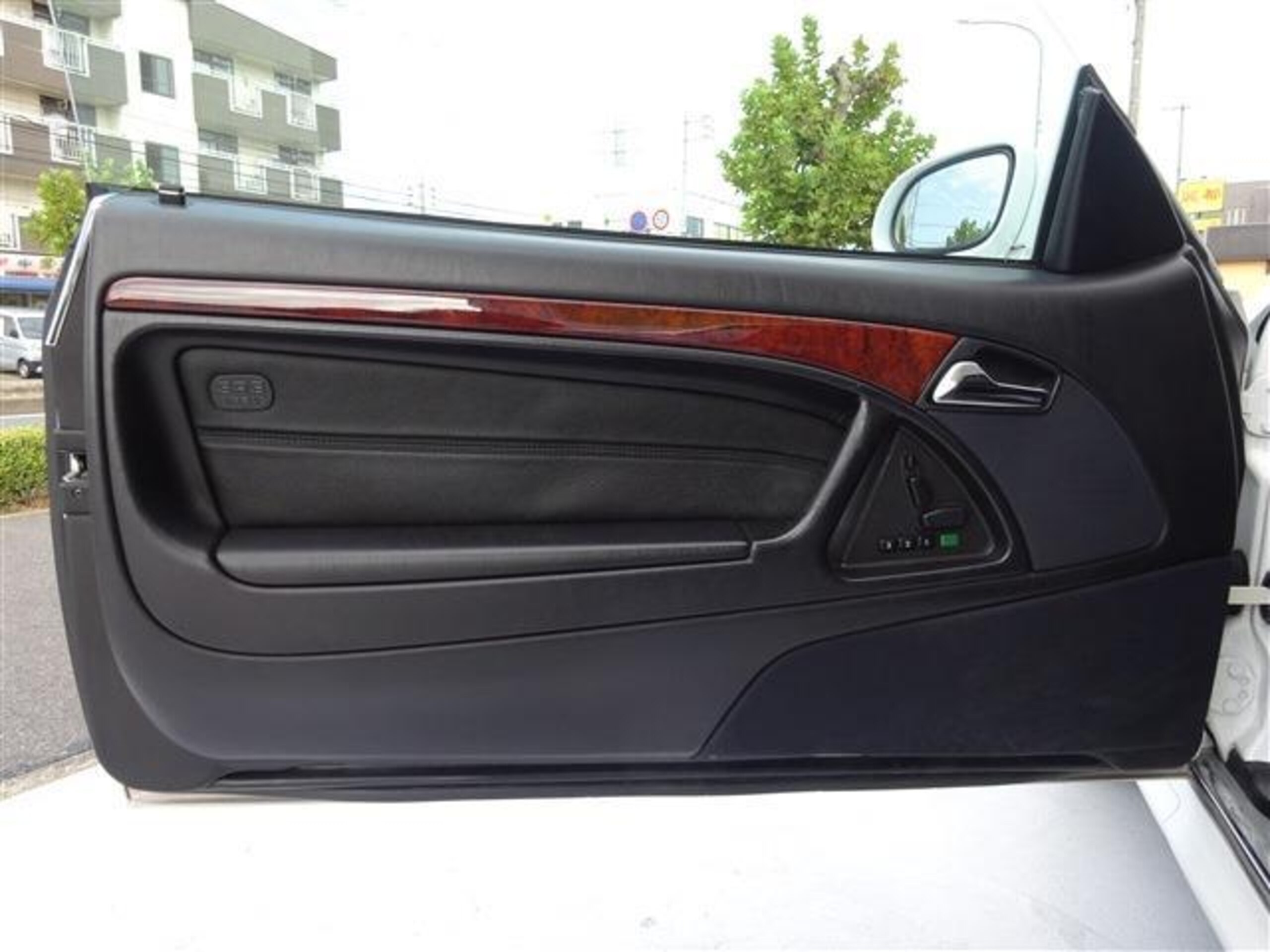 1999 Mercedes Benz SL320 — Photo 12 / 13