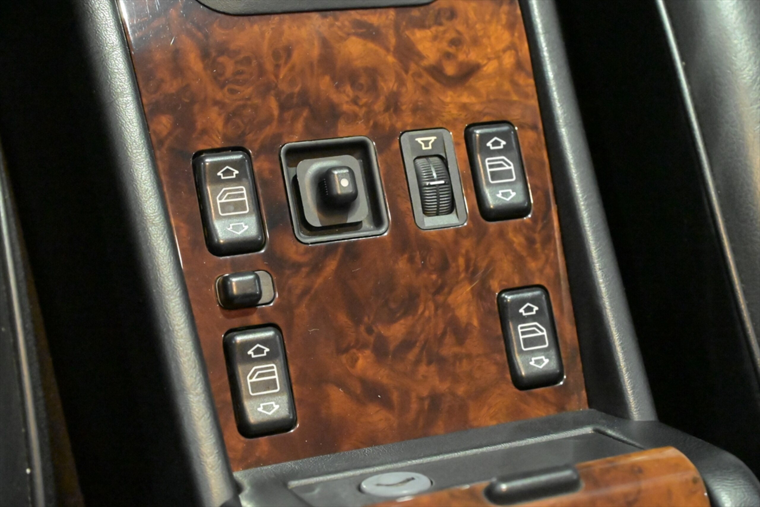 1993 Mercedes Benz E60 AMG — Photo 17 / 26
