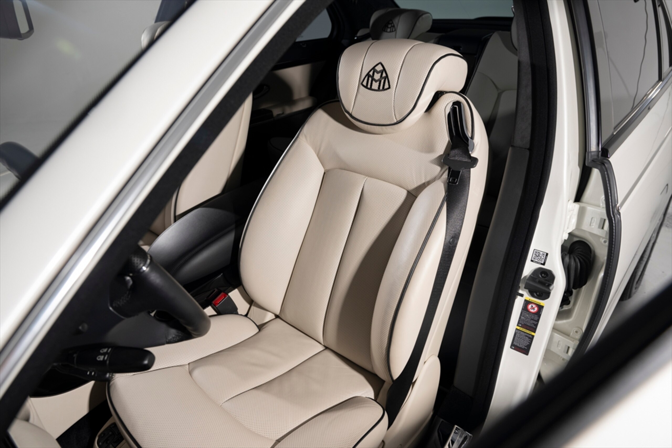 2006 Mercedes Benz Maybach 57S — Photo 8 / 23