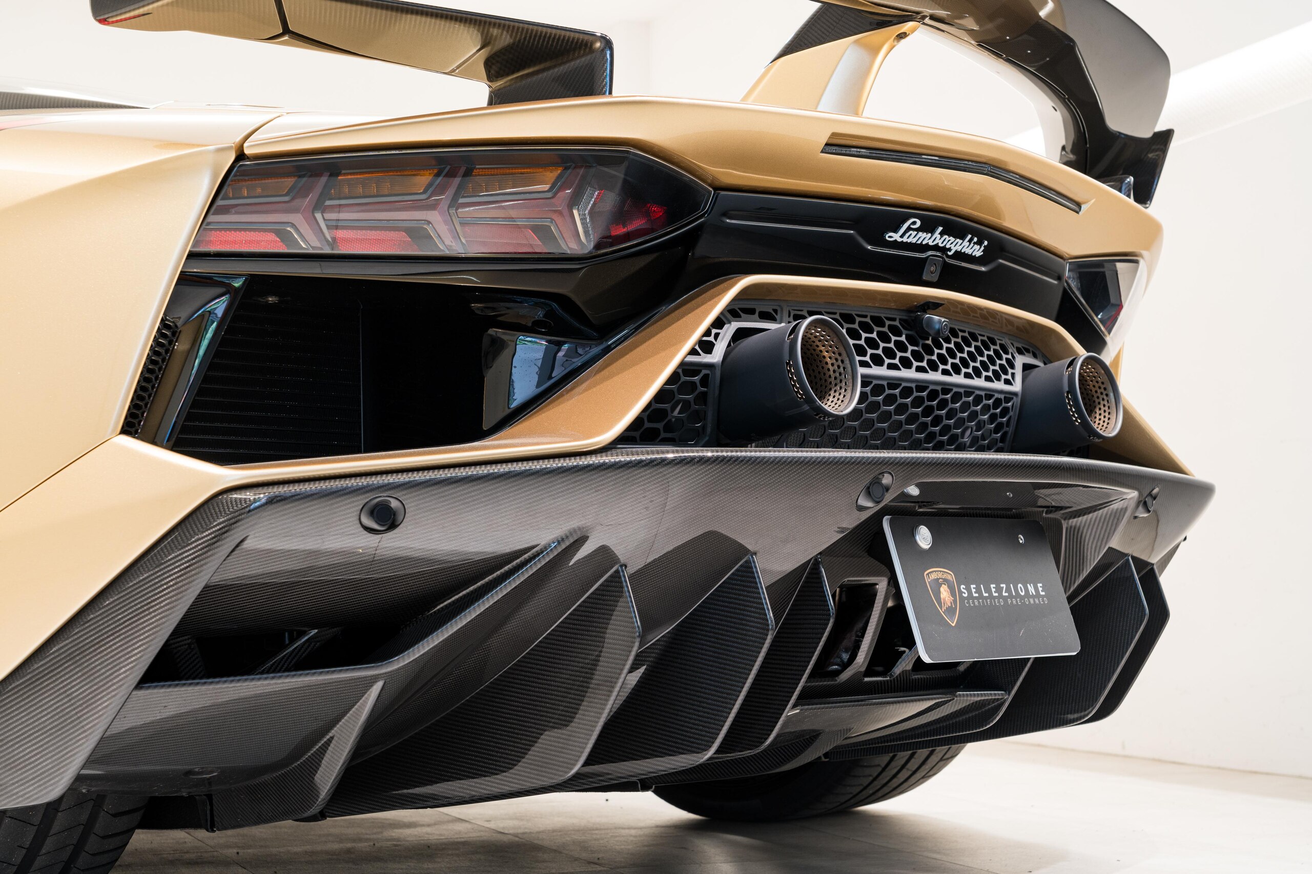 2021 Lamborghini Aventador SVJ Roadster — Photo 13 / 27