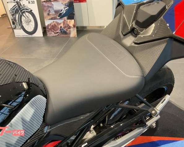 2023 BMW M1000RR — Photo 11 / 18