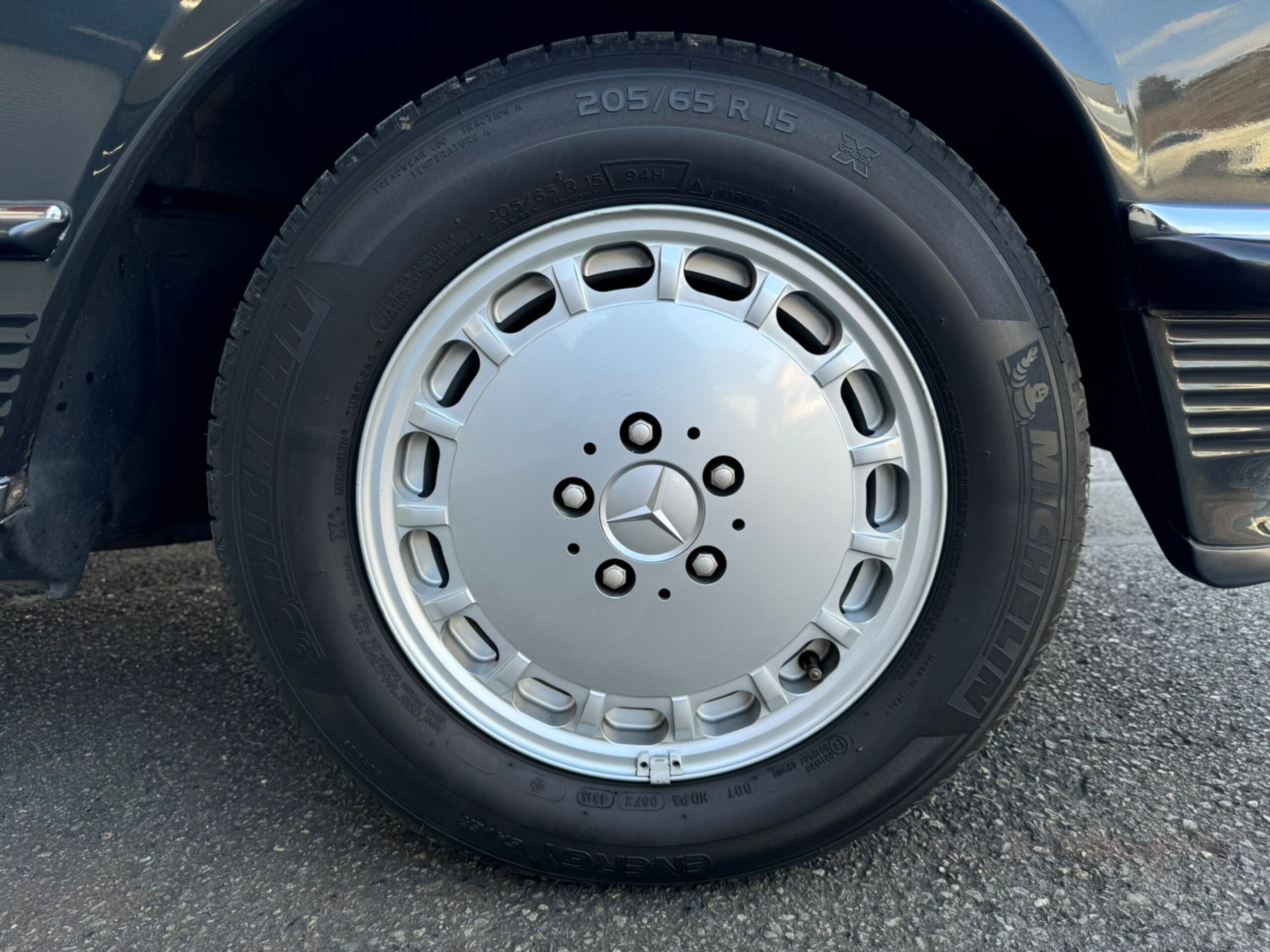 1988 Mercedes Benz SL560 — Photo 12 / 14