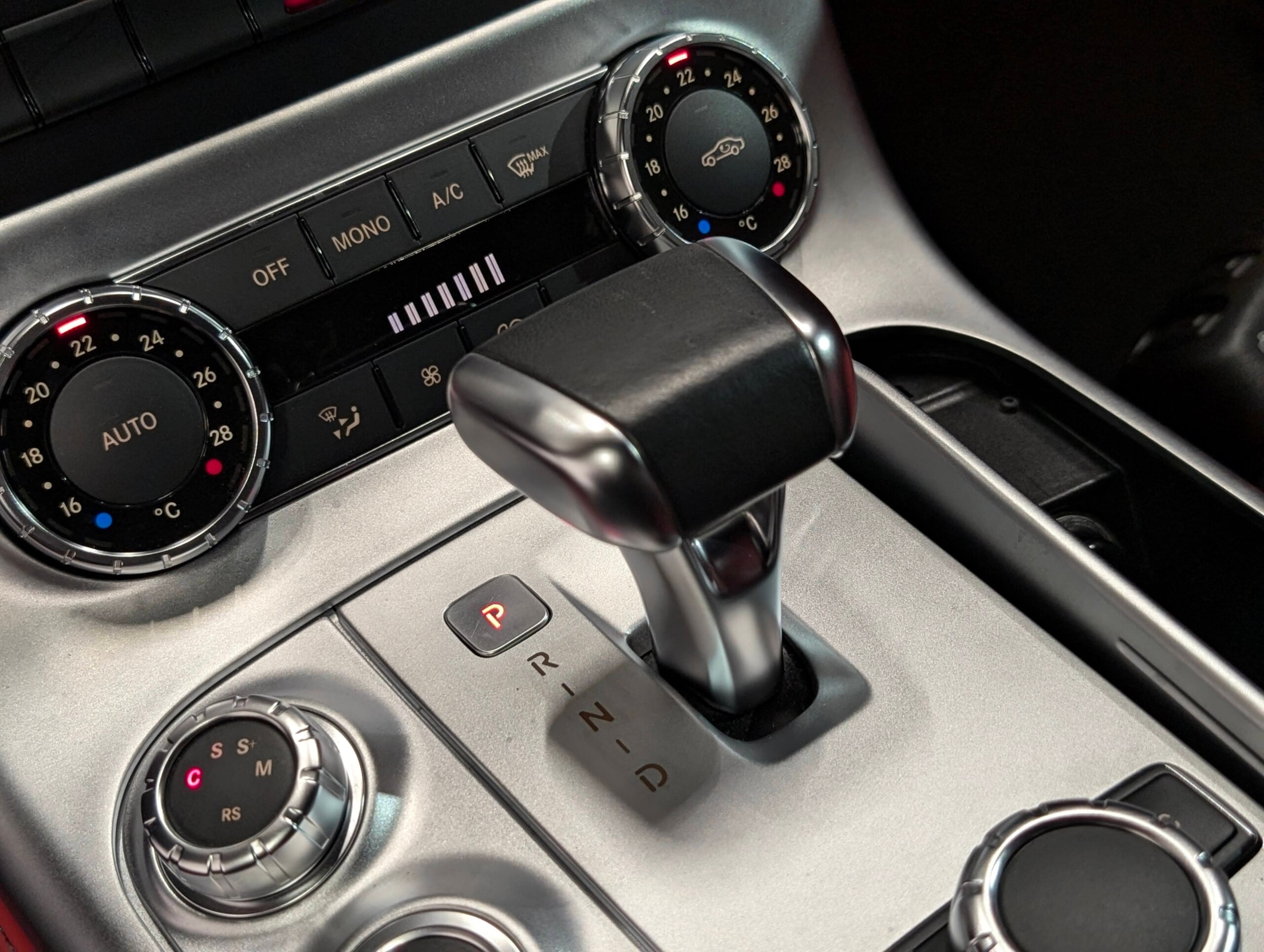 2010 Mercedes Benz SLS AMG — Photo 12 / 19