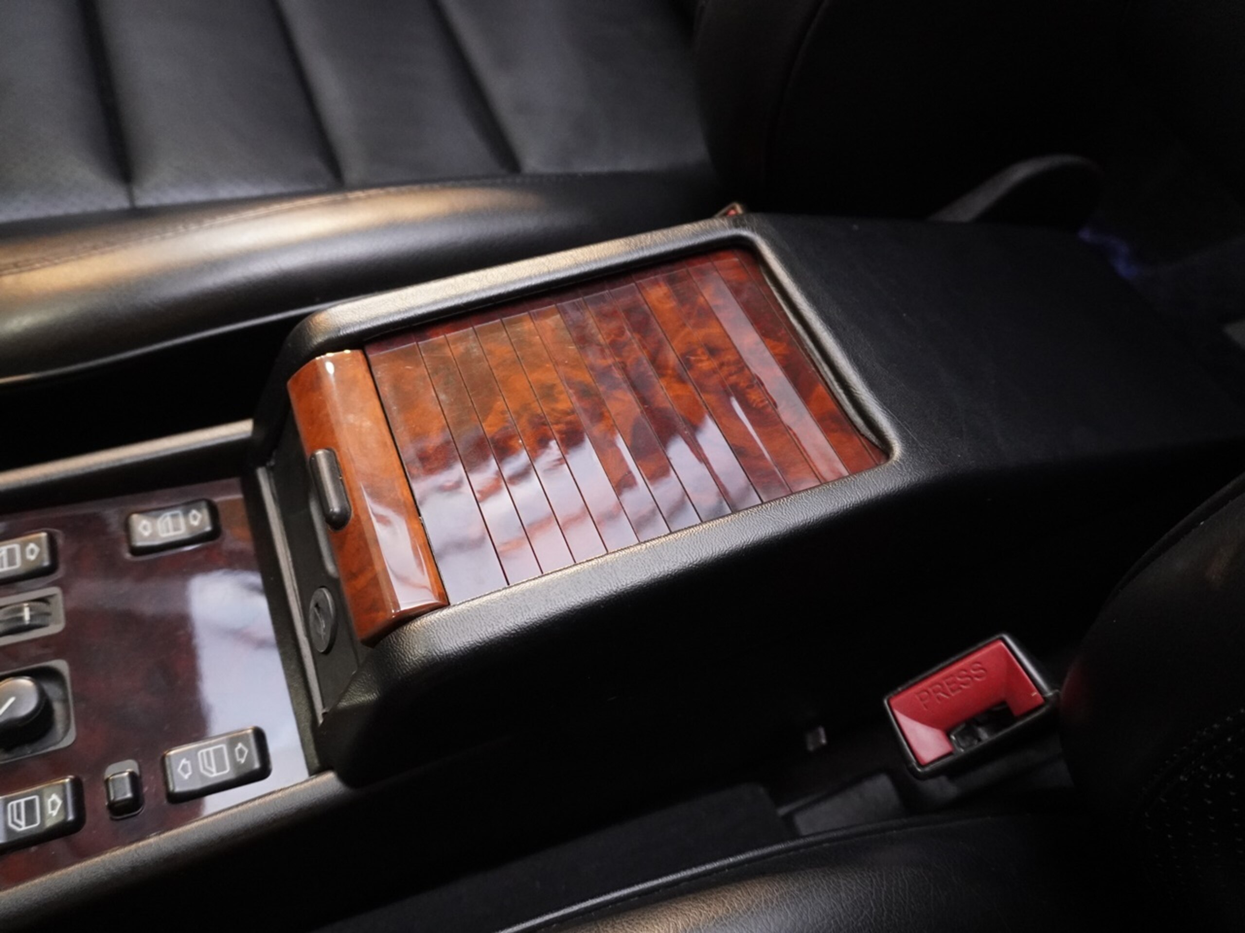1993 Mercedes Benz E60 AMG — Photo 16 / 24