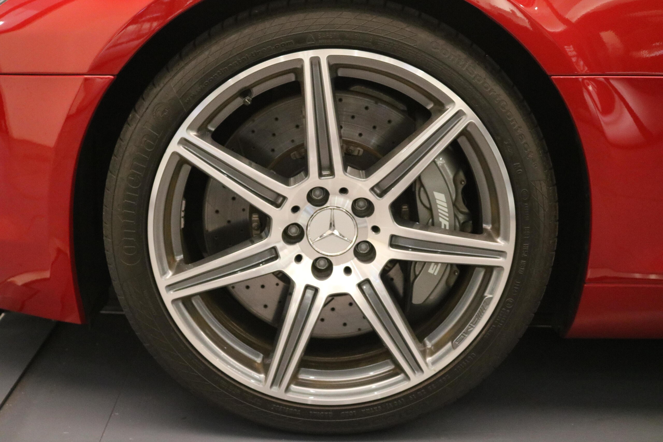 2010 Mercedes Benz SLS AMG — Photo 12 / 14