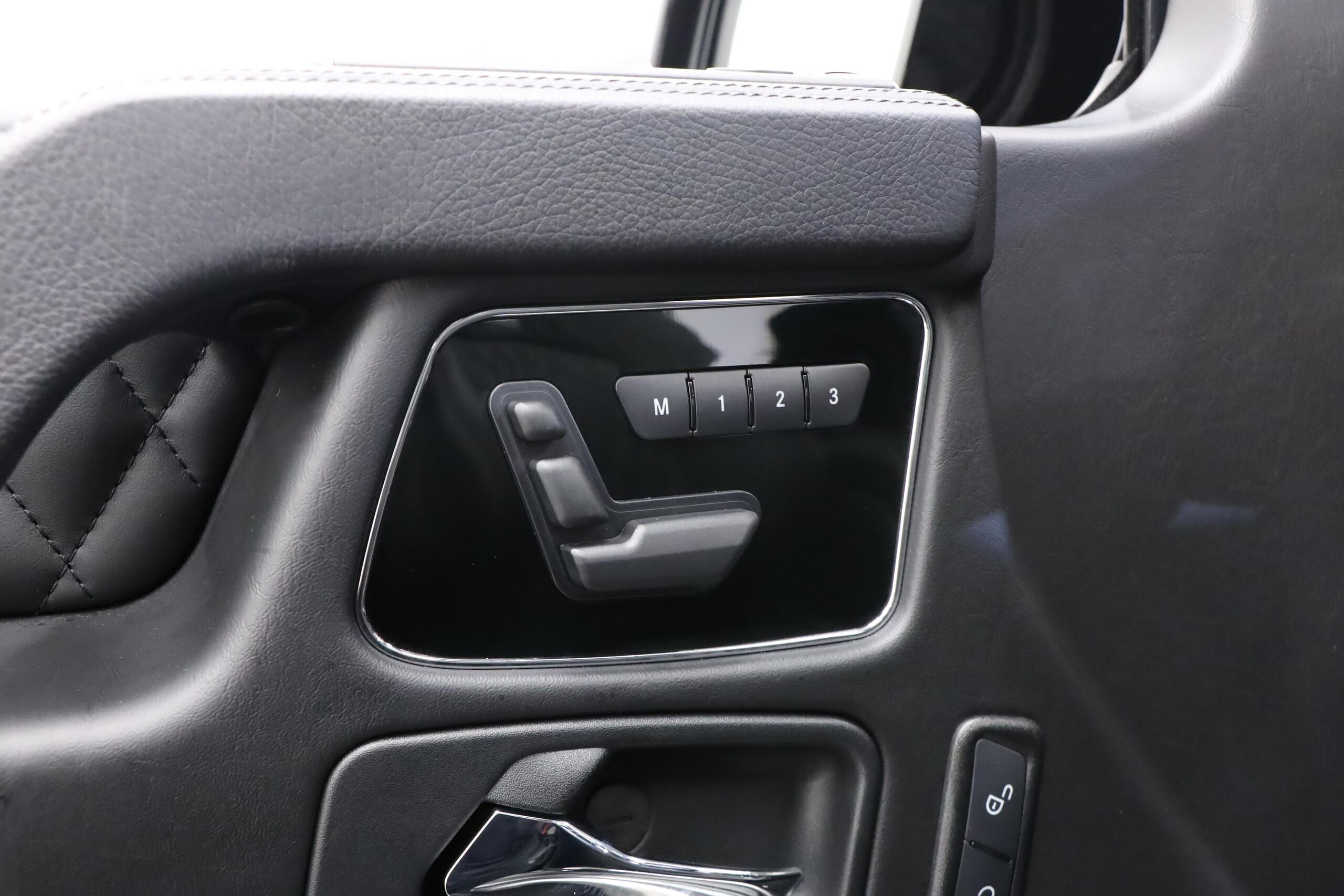 2012 Mercedes Benz G65 AMG — Photo 12 / 27