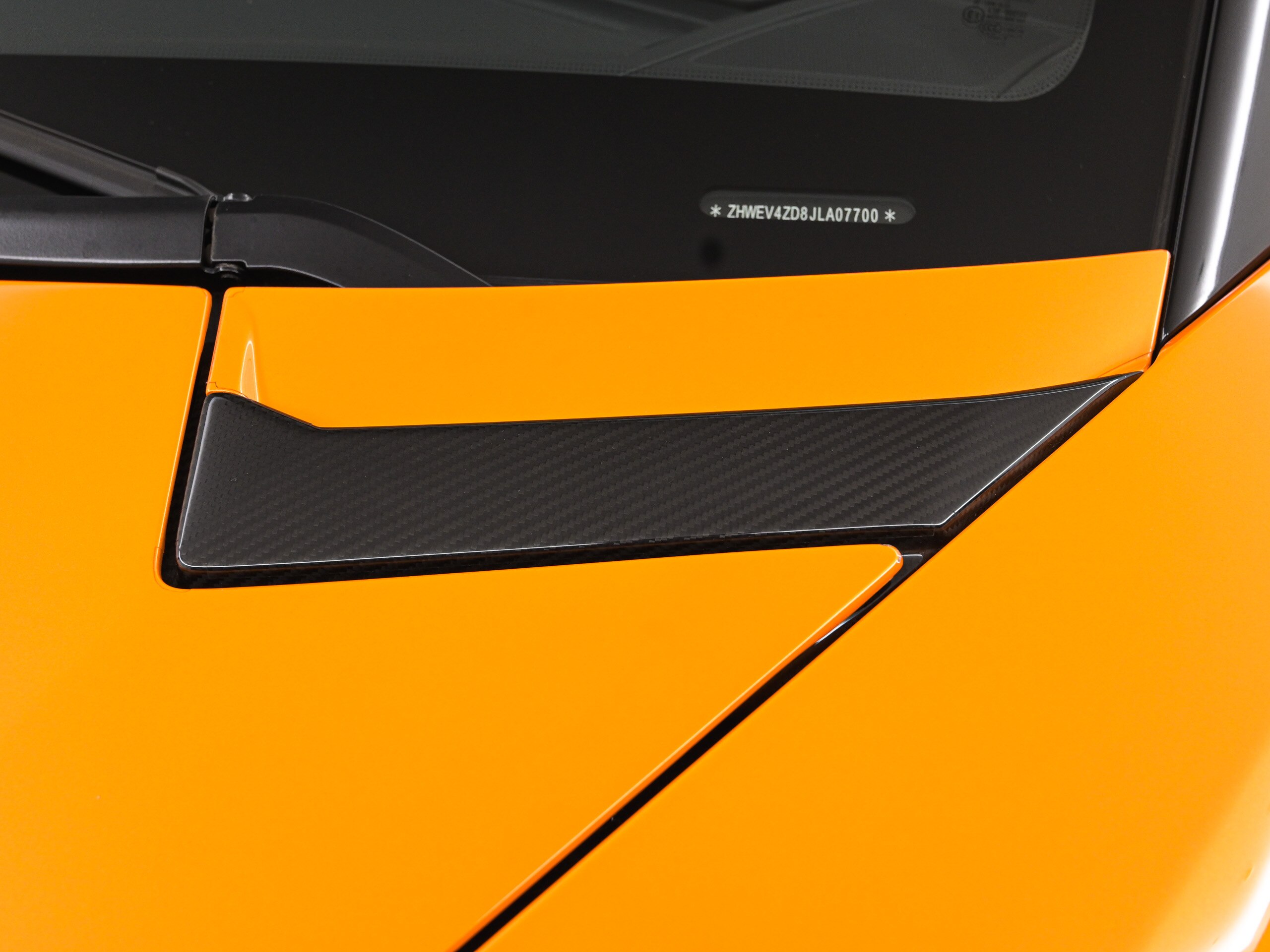 2018 Lamborghini Aventador Roadster S — Photo 8 / 24