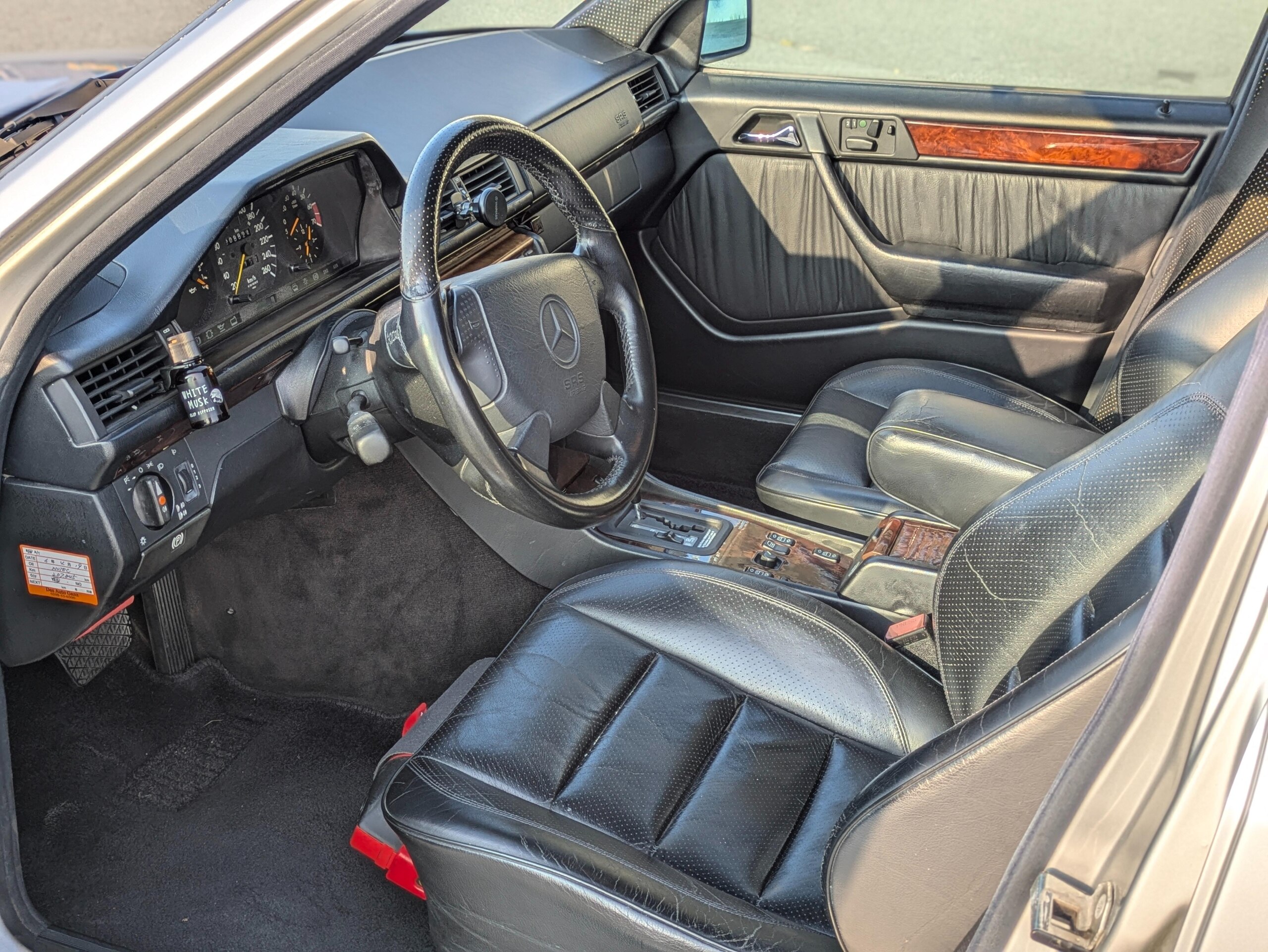 1994 Mercedes Benz E500 — Photo 8 / 15