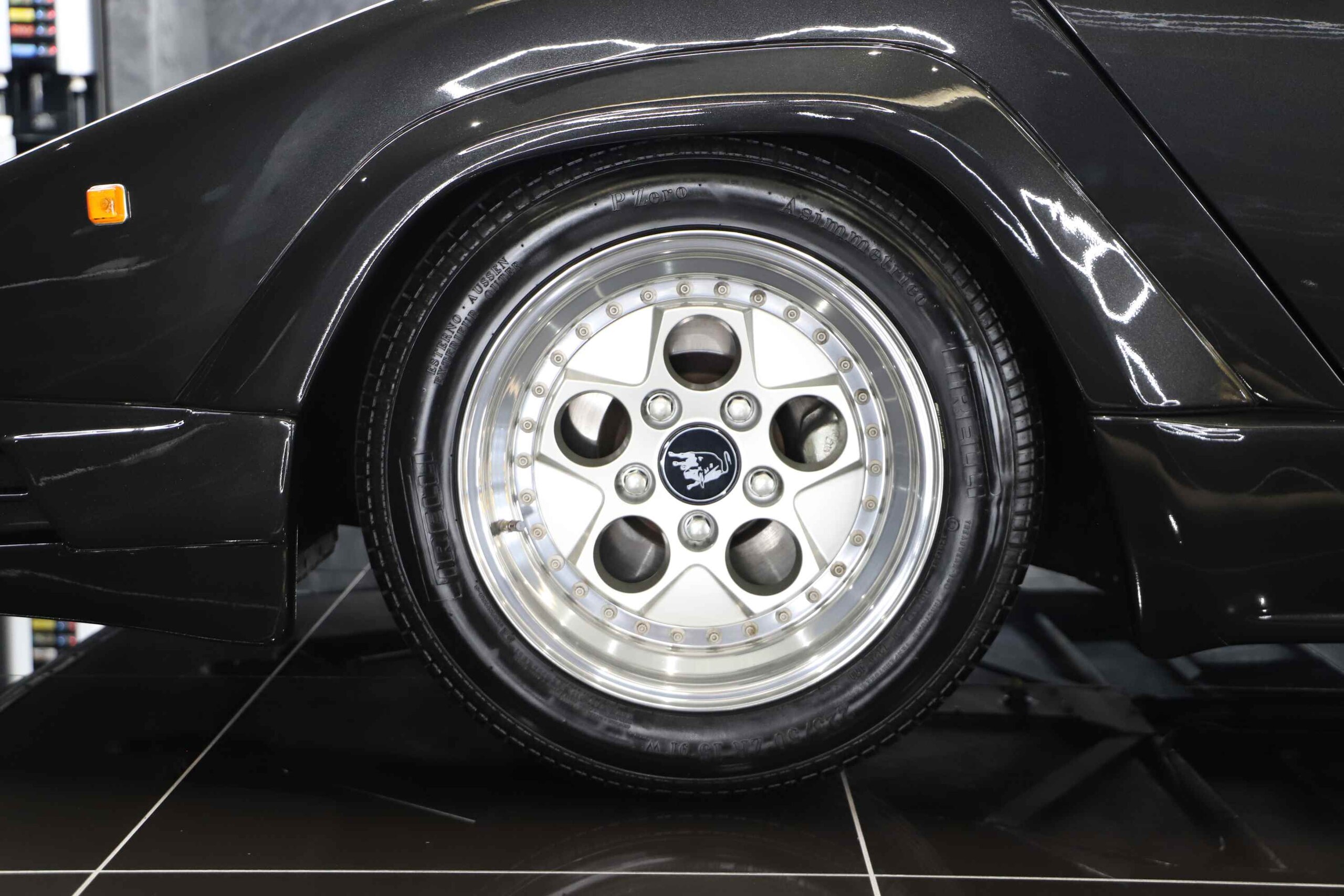 1989 Lamborghini Countach Anniversary Edition — Photo 10 / 11