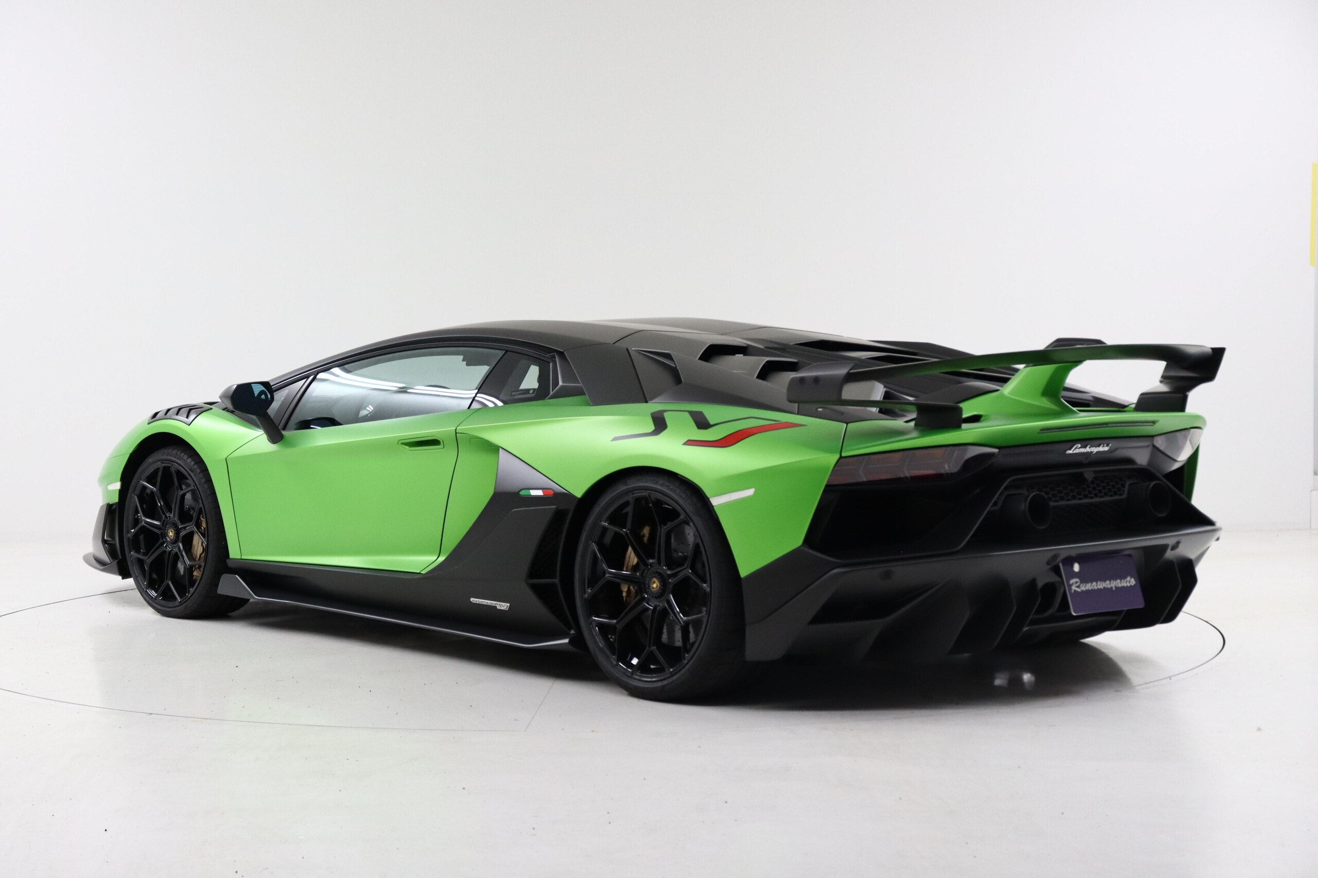 2019 Lamborghini Aventador SVJ — Photo 7 / 28