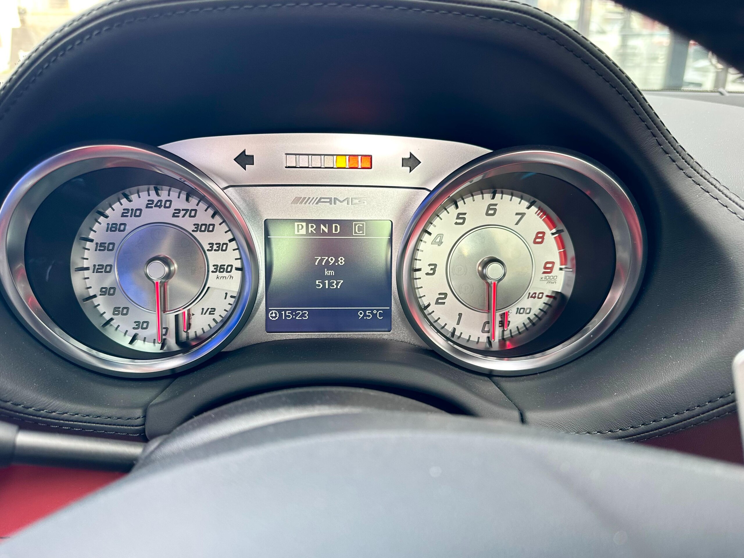 2010 Mercedes Benz SLS AMG — Photo 14 / 25