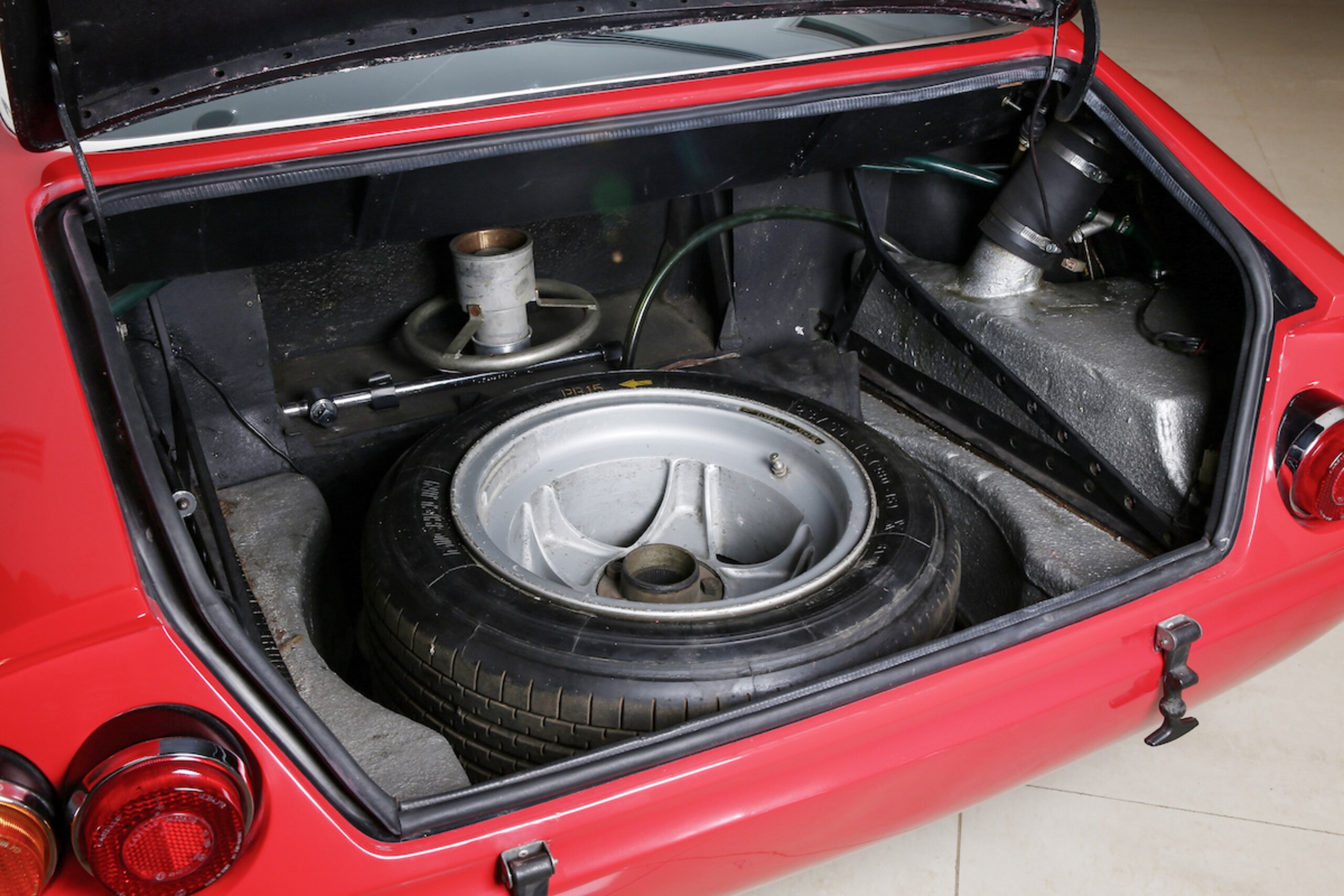 1969 Ferrari 365 GTB/4 — Photo 10 / 12