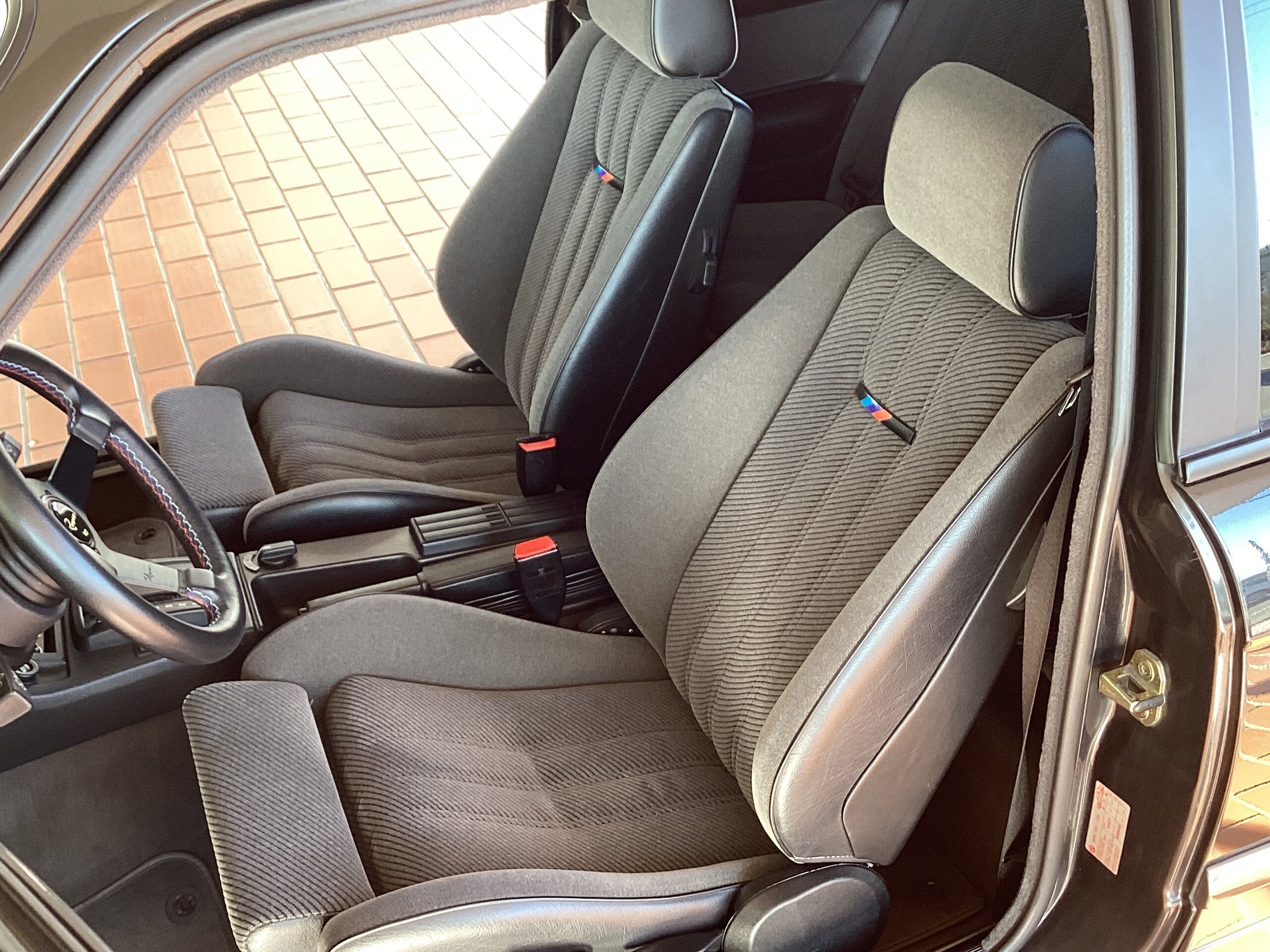 1990 BMW 325i Coupe — Photo 8 / 18