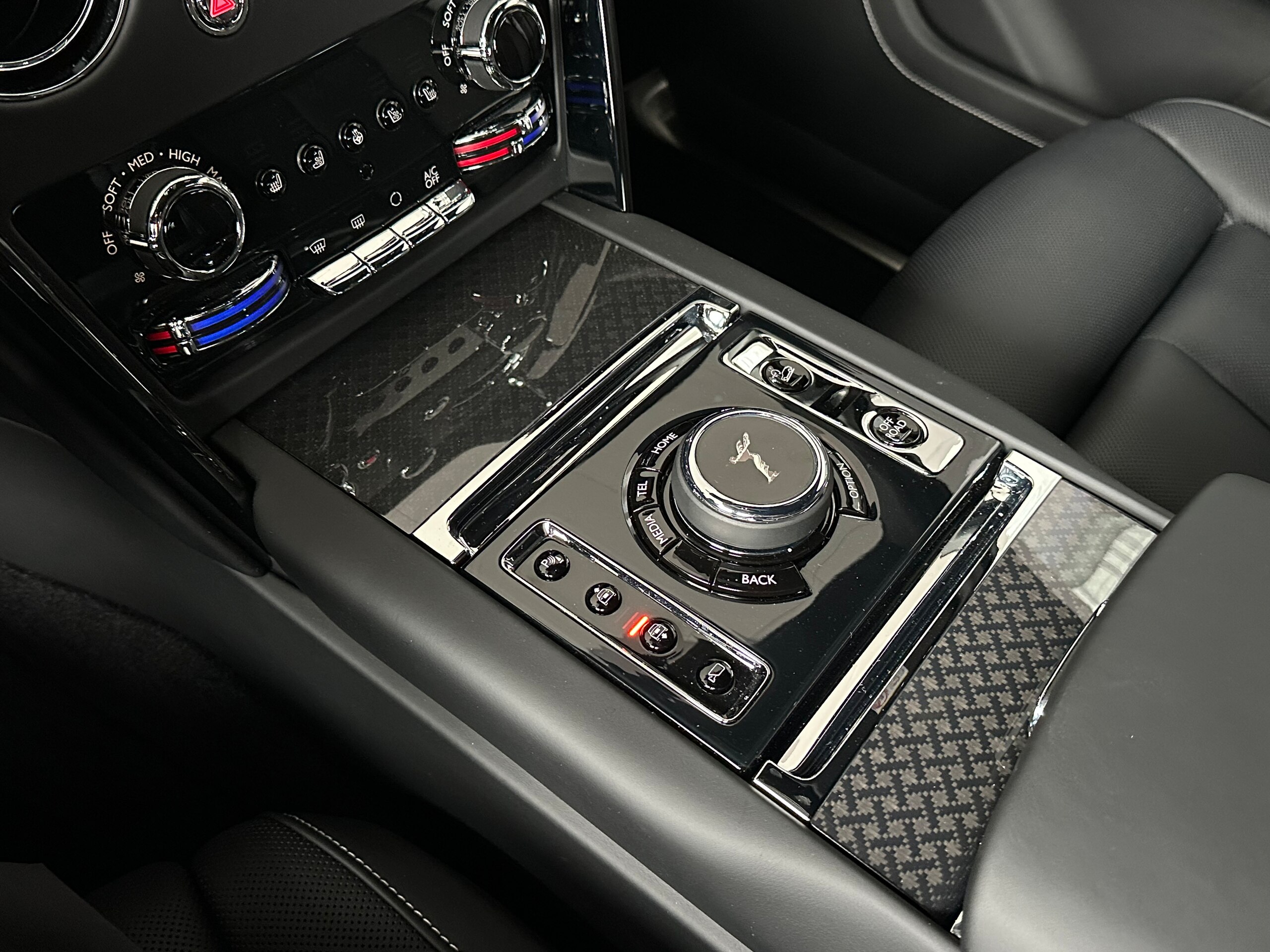 2025 Rolls-Royce Cullinan — Photo 15 / 22