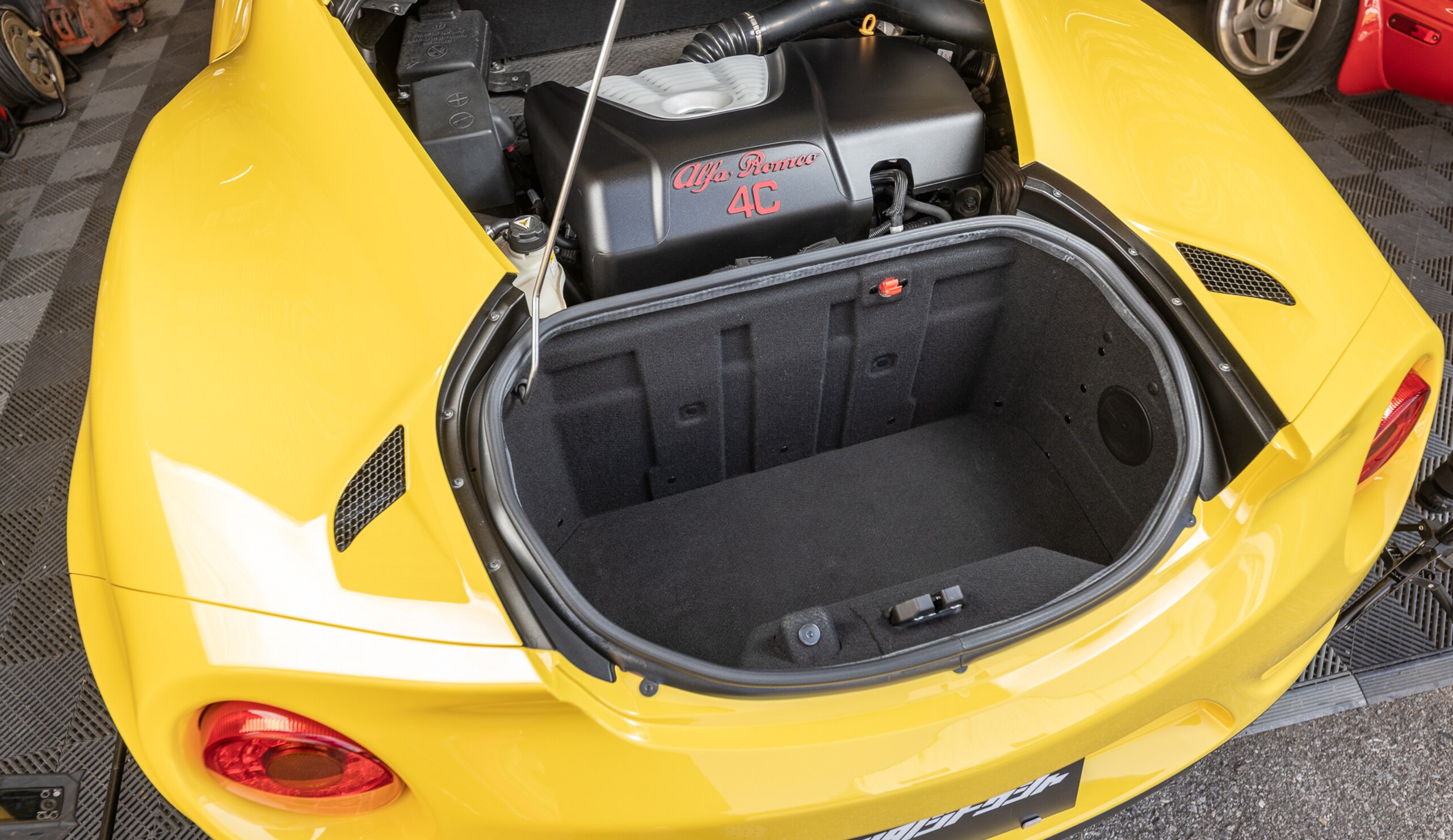 2016 Alfa Romeo 4C — Photo 17 / 17