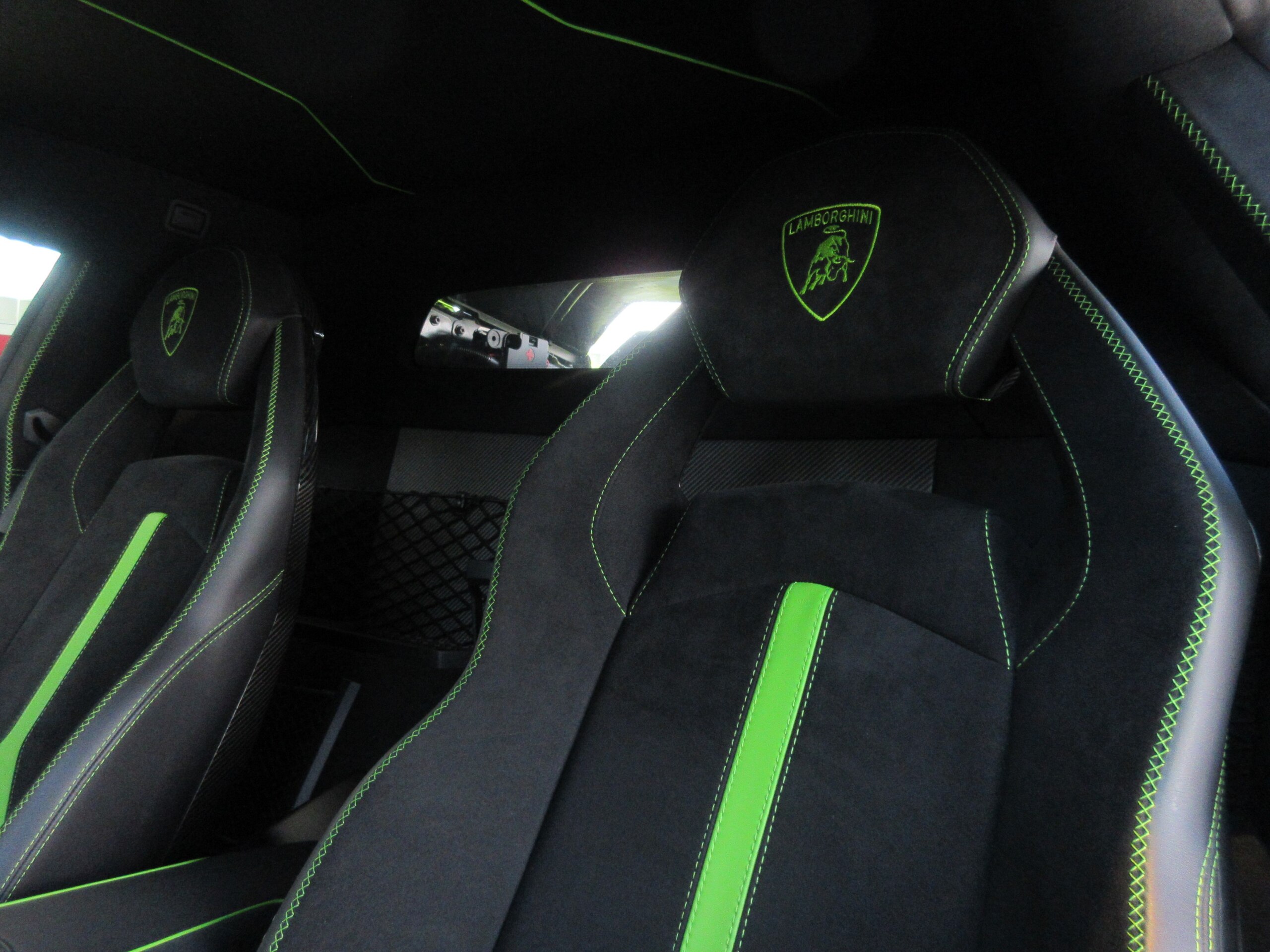 2020 Lamborghini Aventador SVJ — Photo 12 / 25