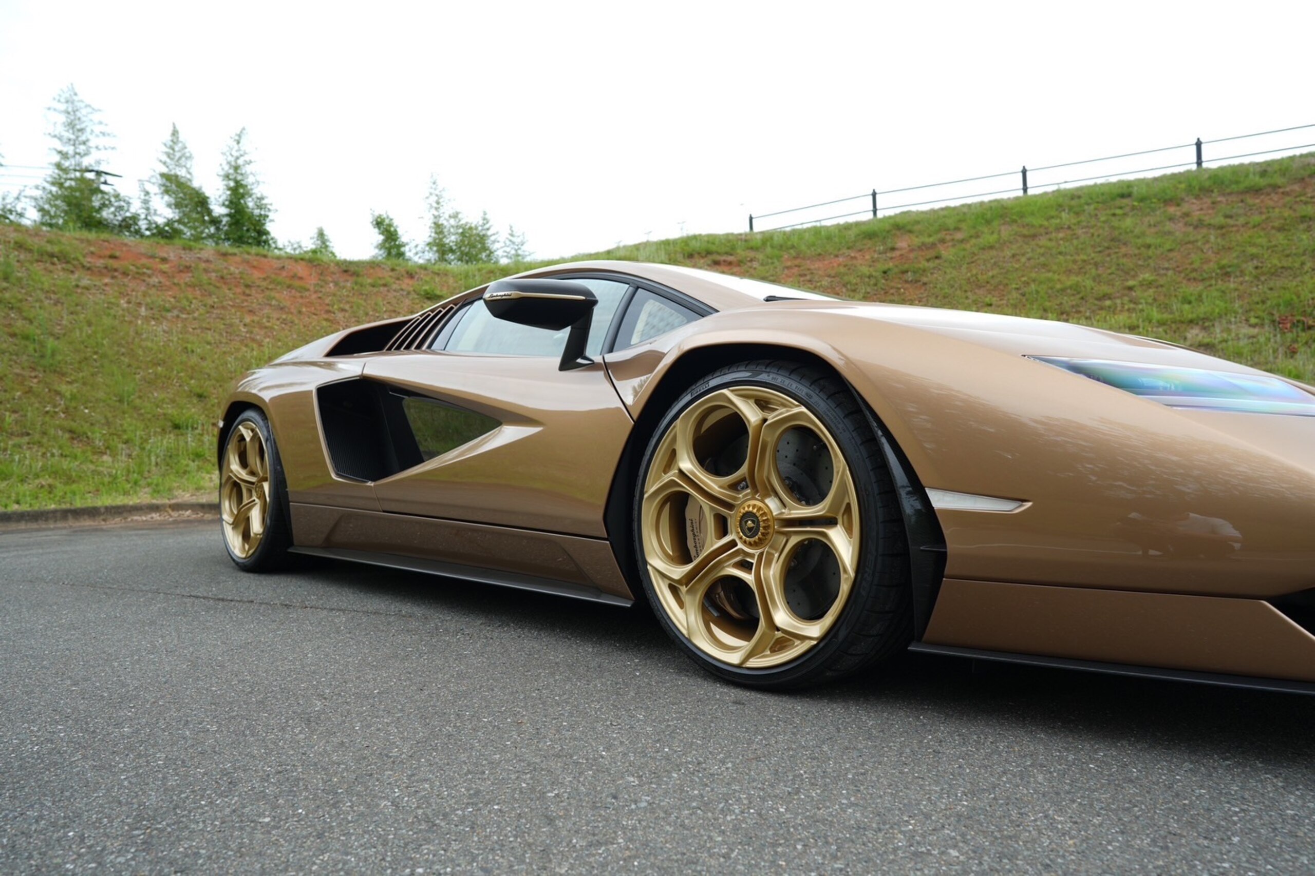 2022 Lamborghini Countach LPI 800-4 — Photo 11 / 28