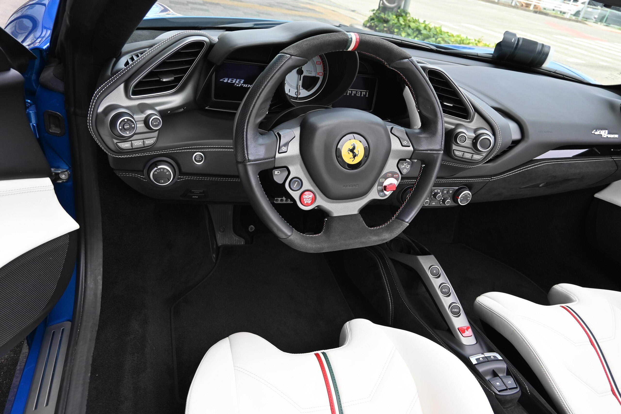 2016 Ferrari 488 Spider — Photo 8 / 20