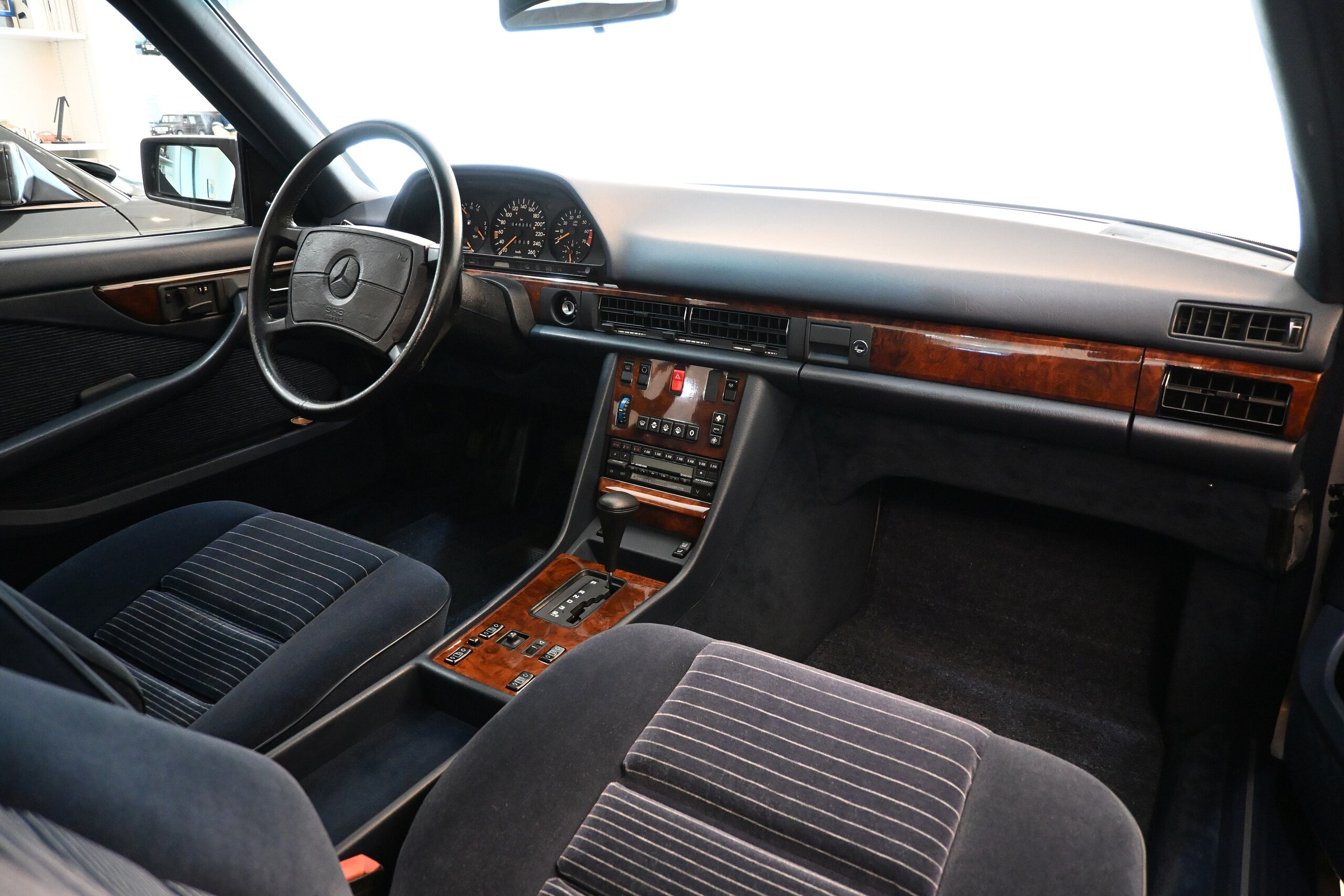 1988 Mercedes Benz 560SEC — Photo 8 / 14