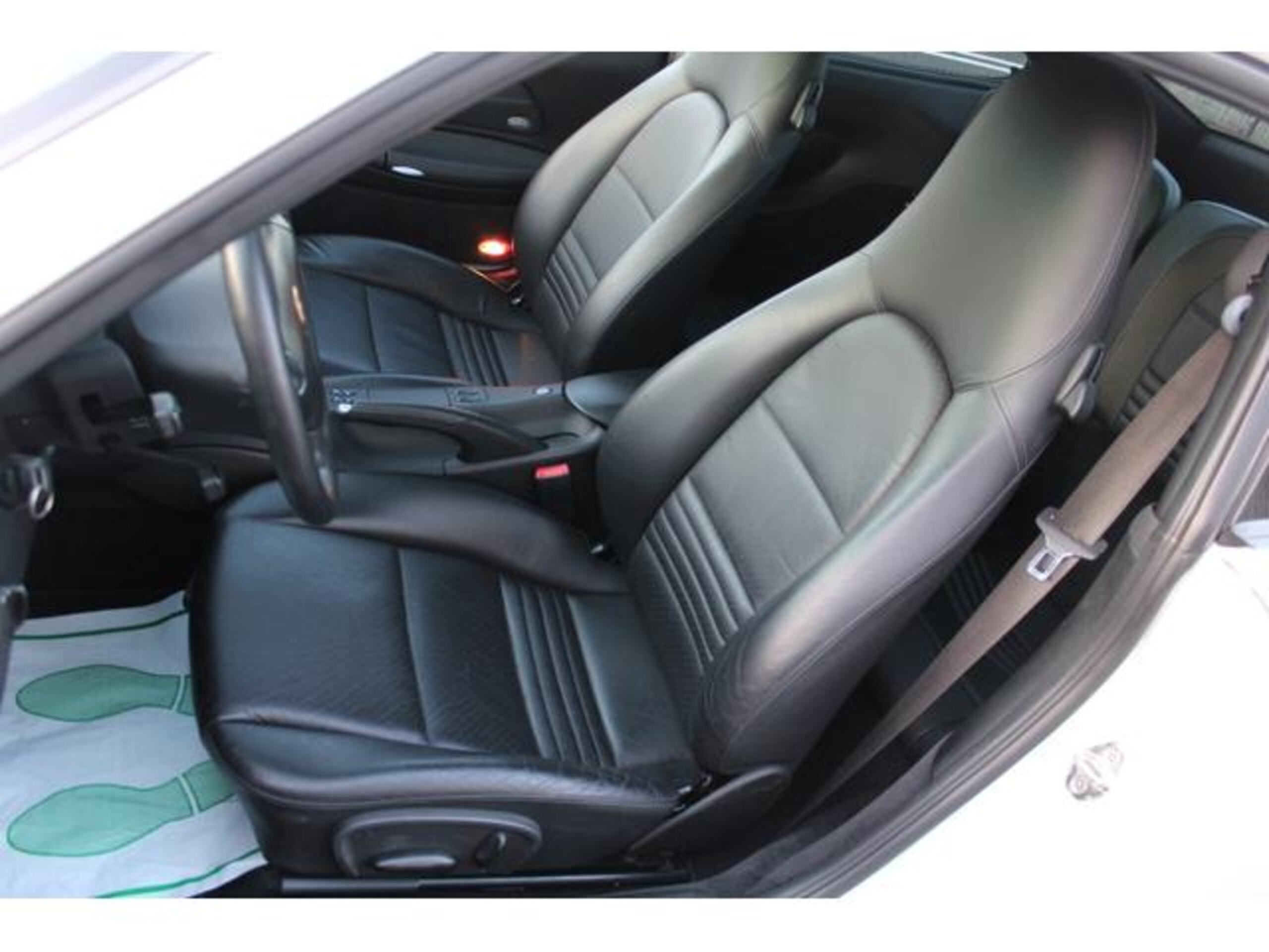 2004 Porsche 911 Carrera — Photo 13 / 20