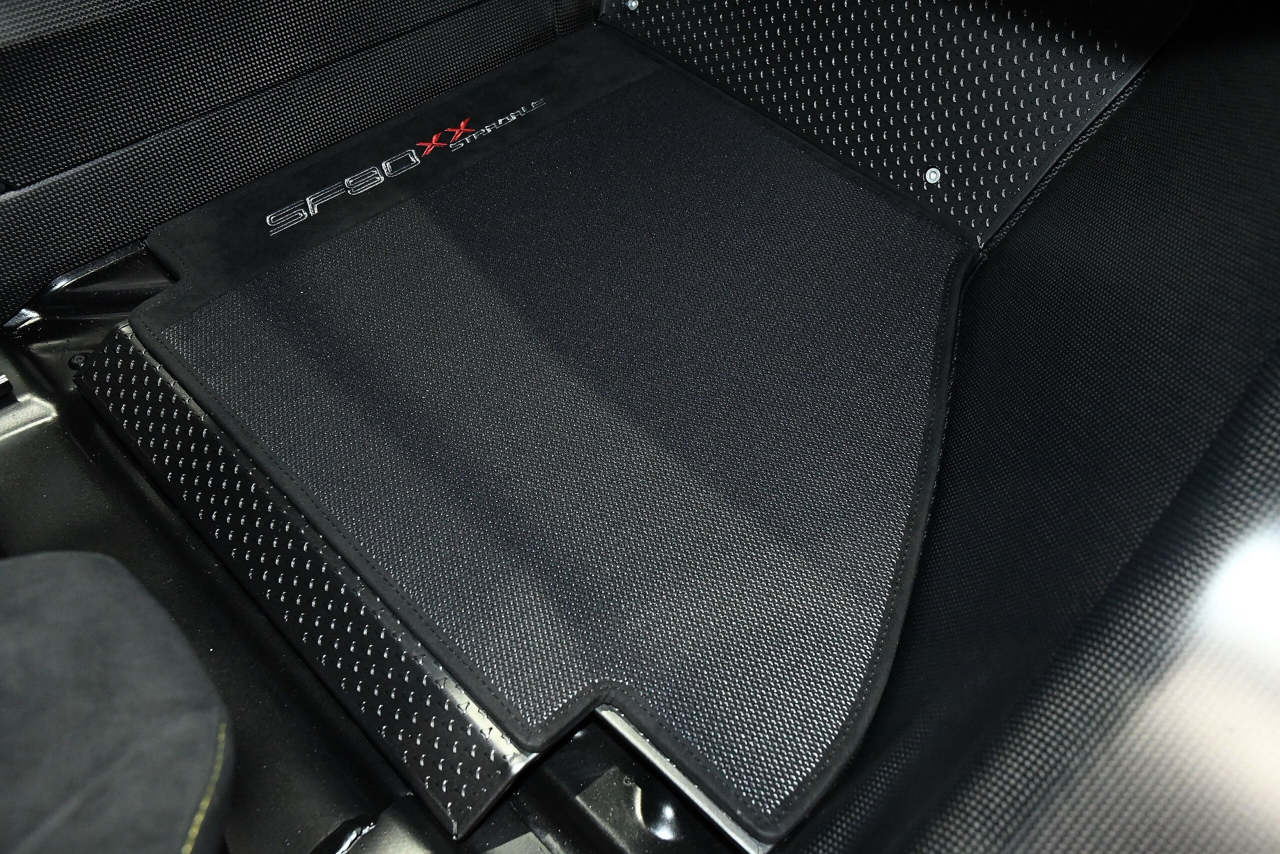 2026 Ferrari SF90 XX Stradale Tailor Made — Photo 37 / 63