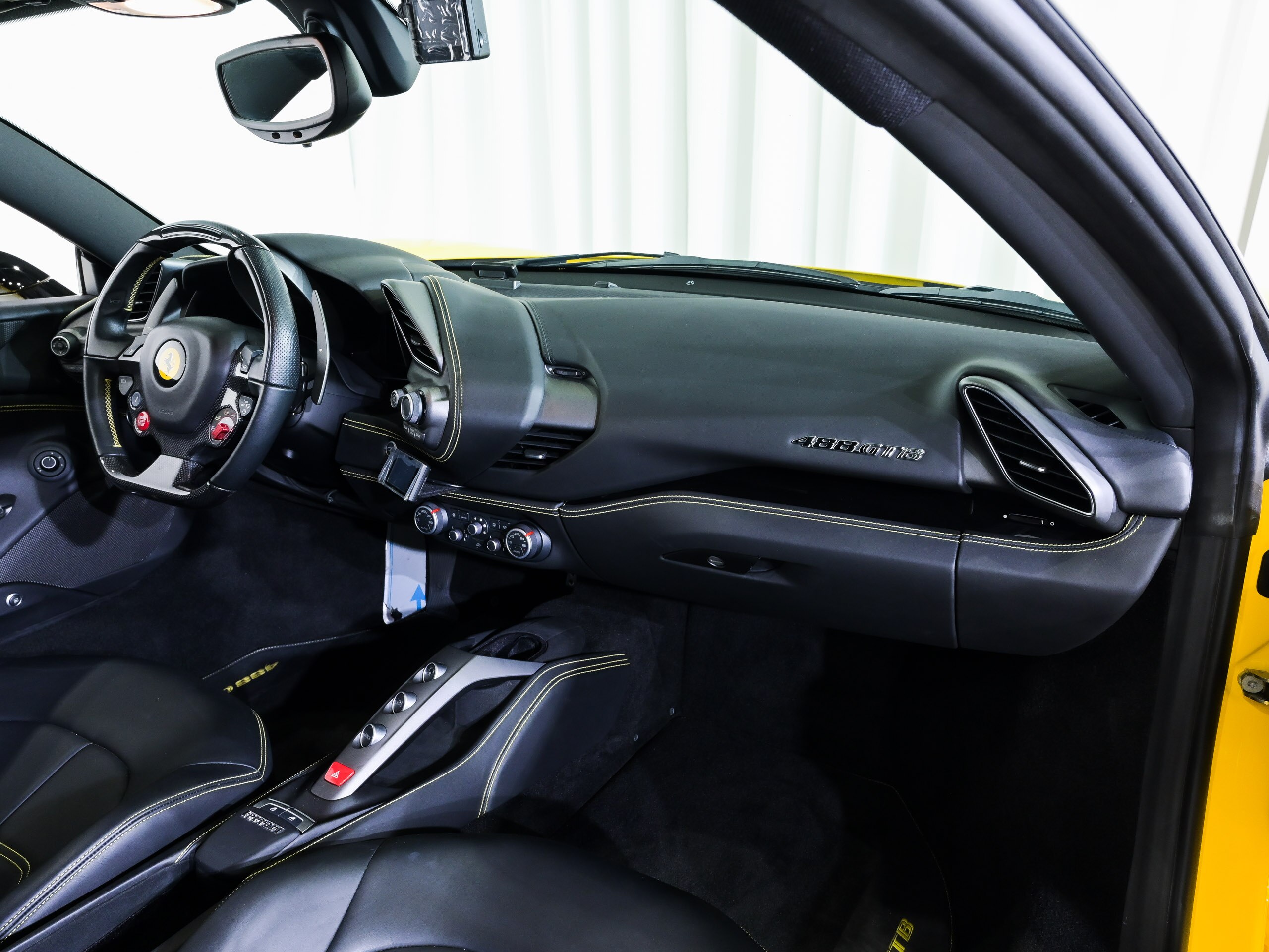 2017 Ferrari 488GTB — Photo 11 / 15