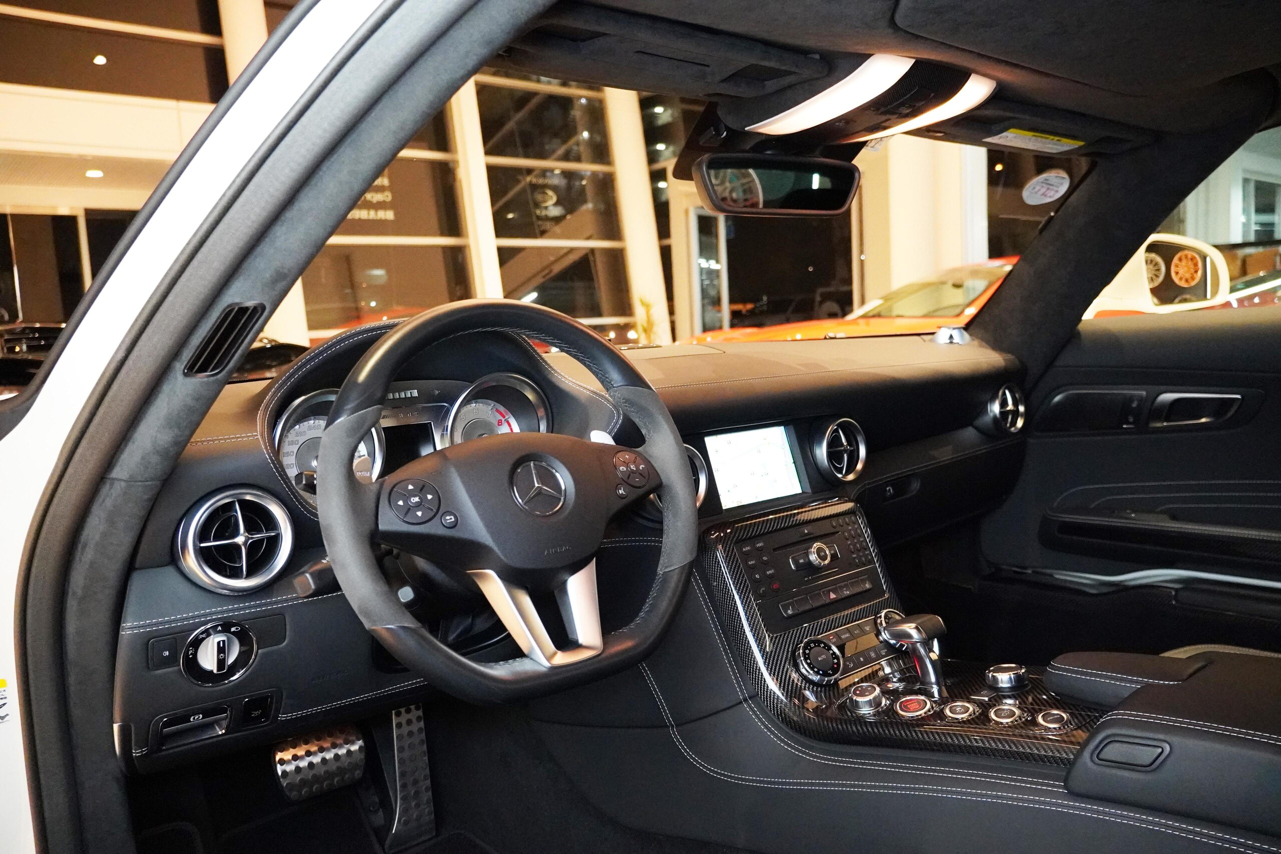 2010 Mercedes Benz SLS AMG — Photo 6 / 19