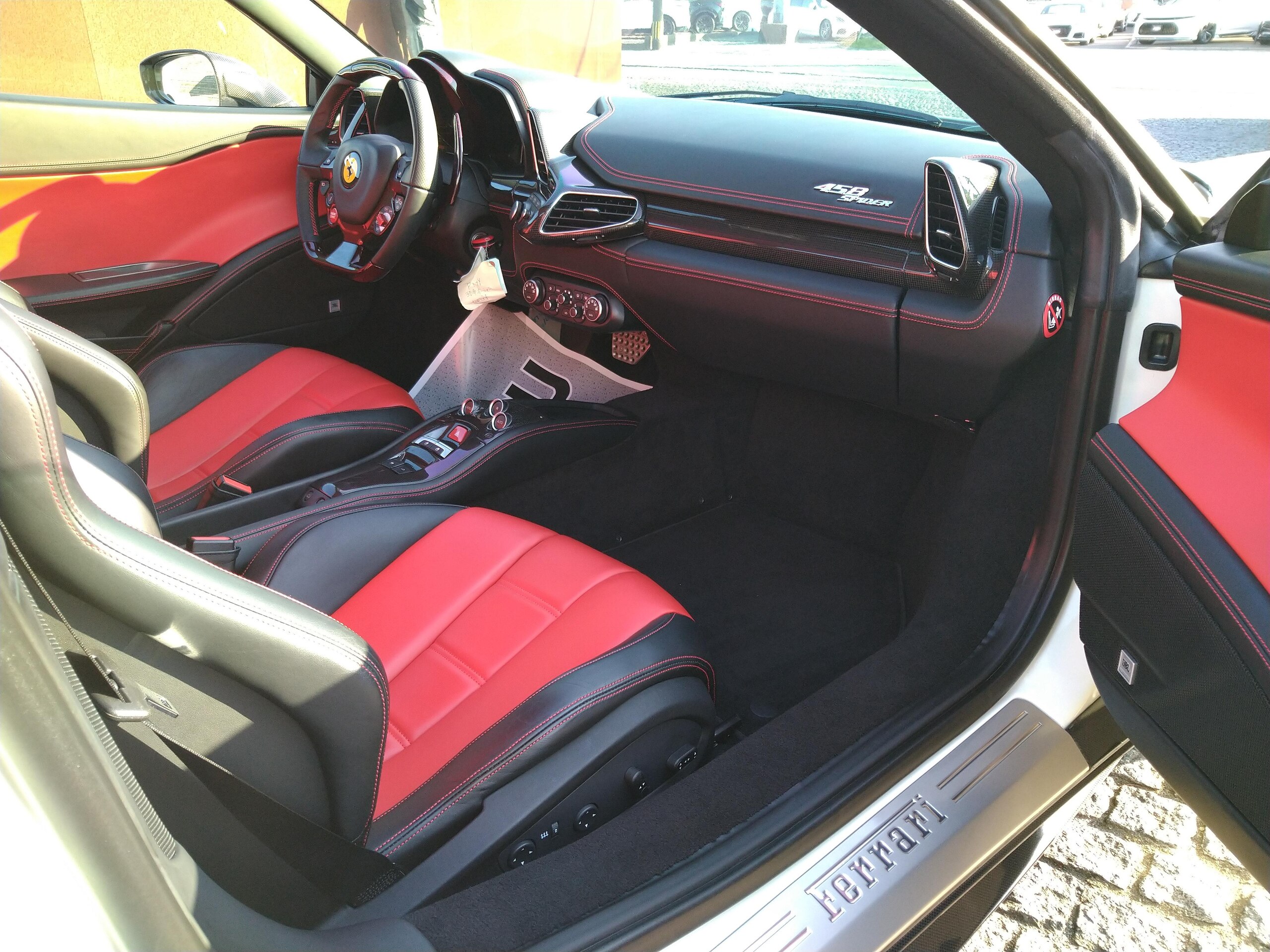2015 Ferrari 458 Spider — Photo 21 / 26