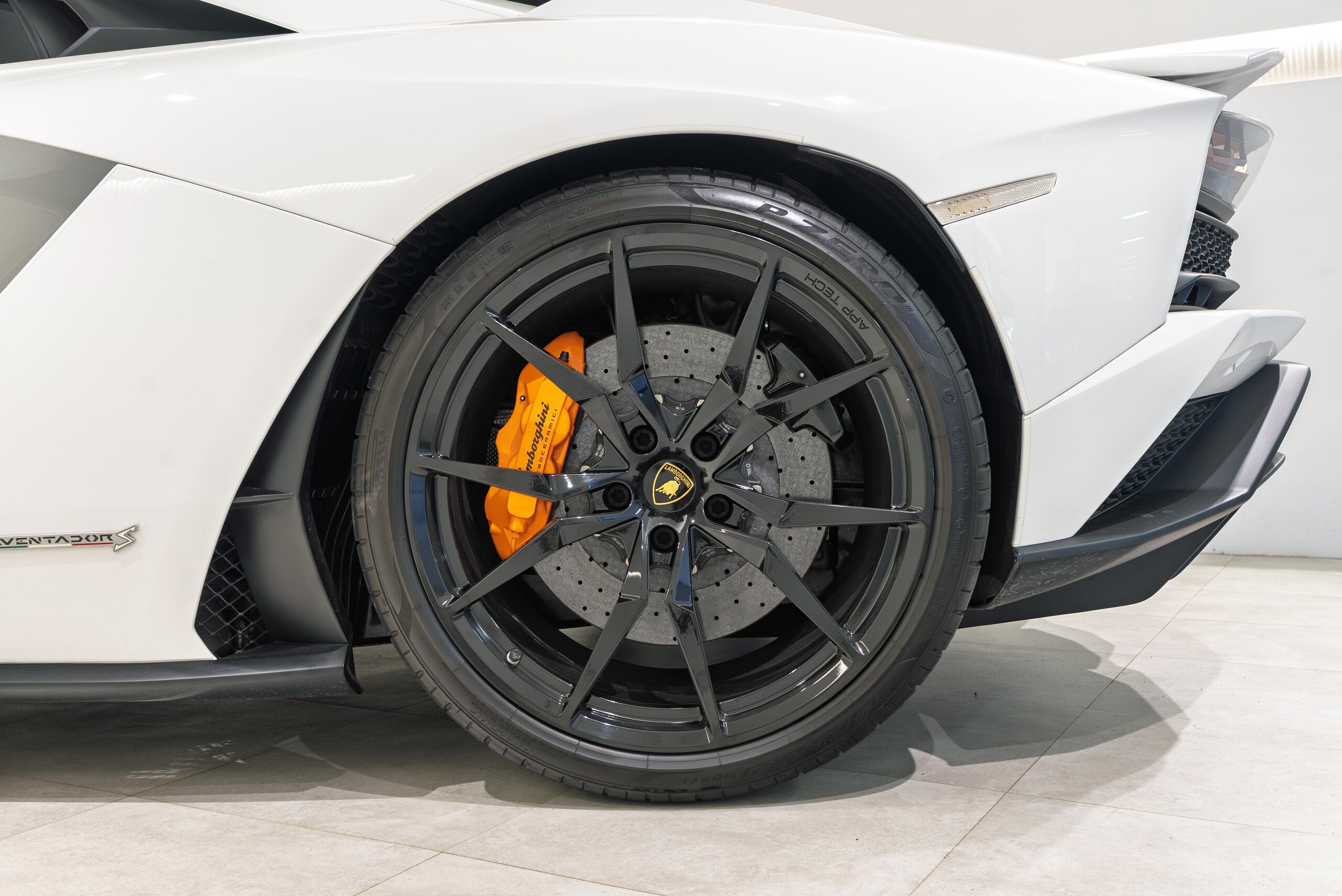 2018 Lamborghini Aventador S — Photo 11 / 26
