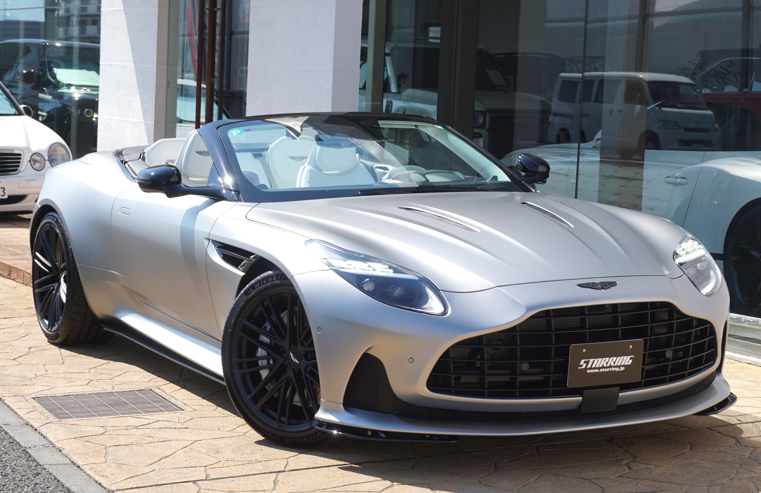 2024 Aston Martin DB12 Volante — Photo 8 / 45